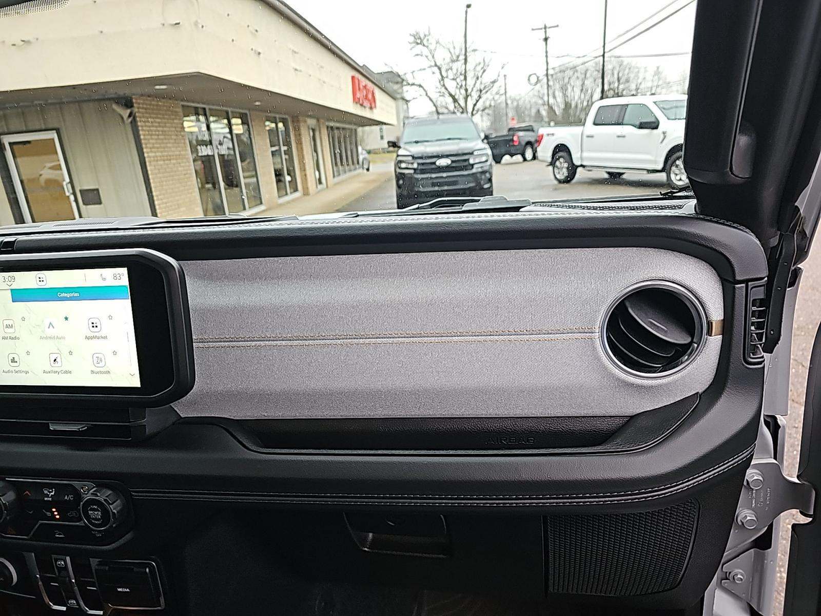 2024 Jeep Wrangler Sahara AWD