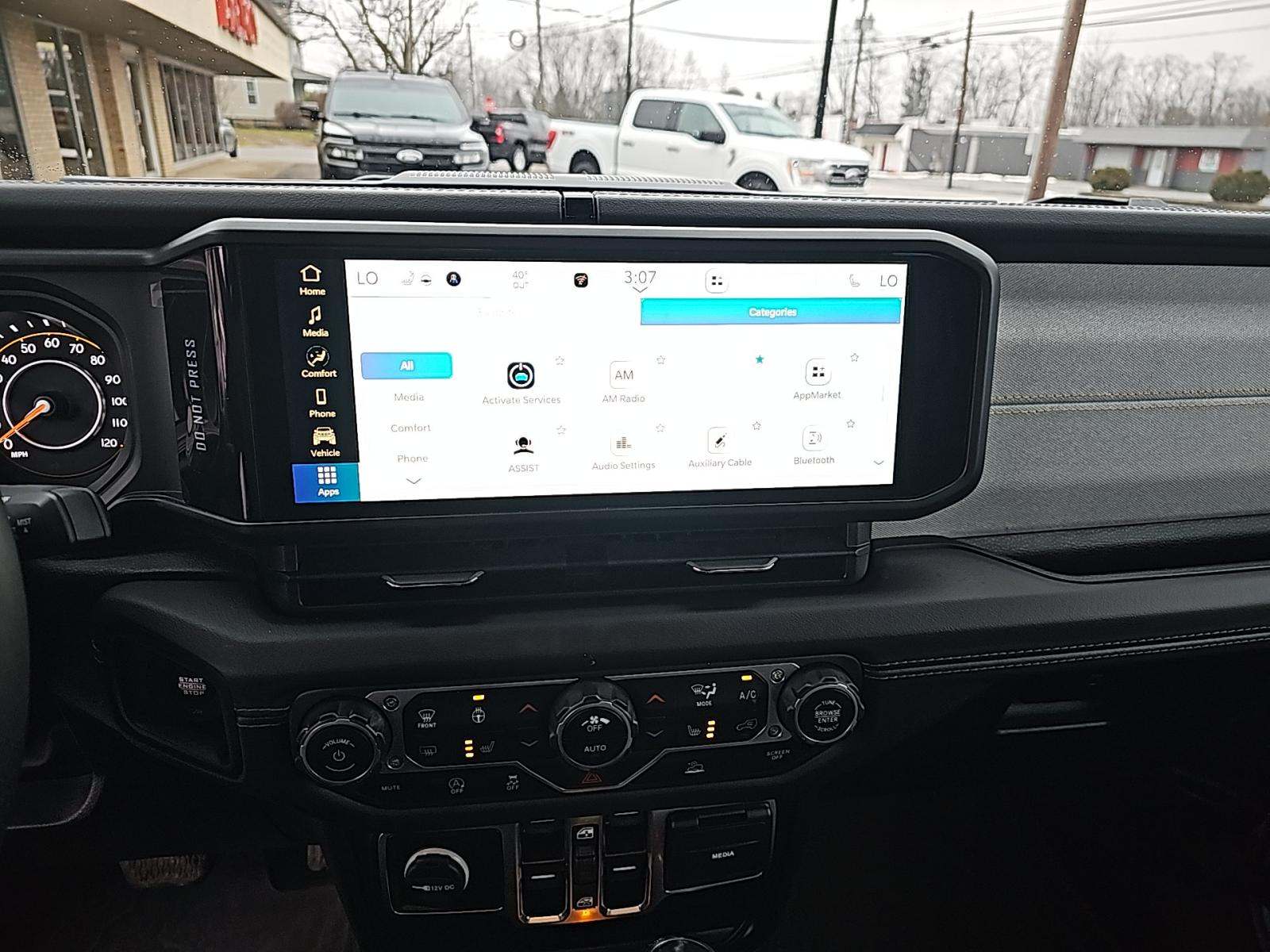 2024 Jeep Wrangler Sahara AWD