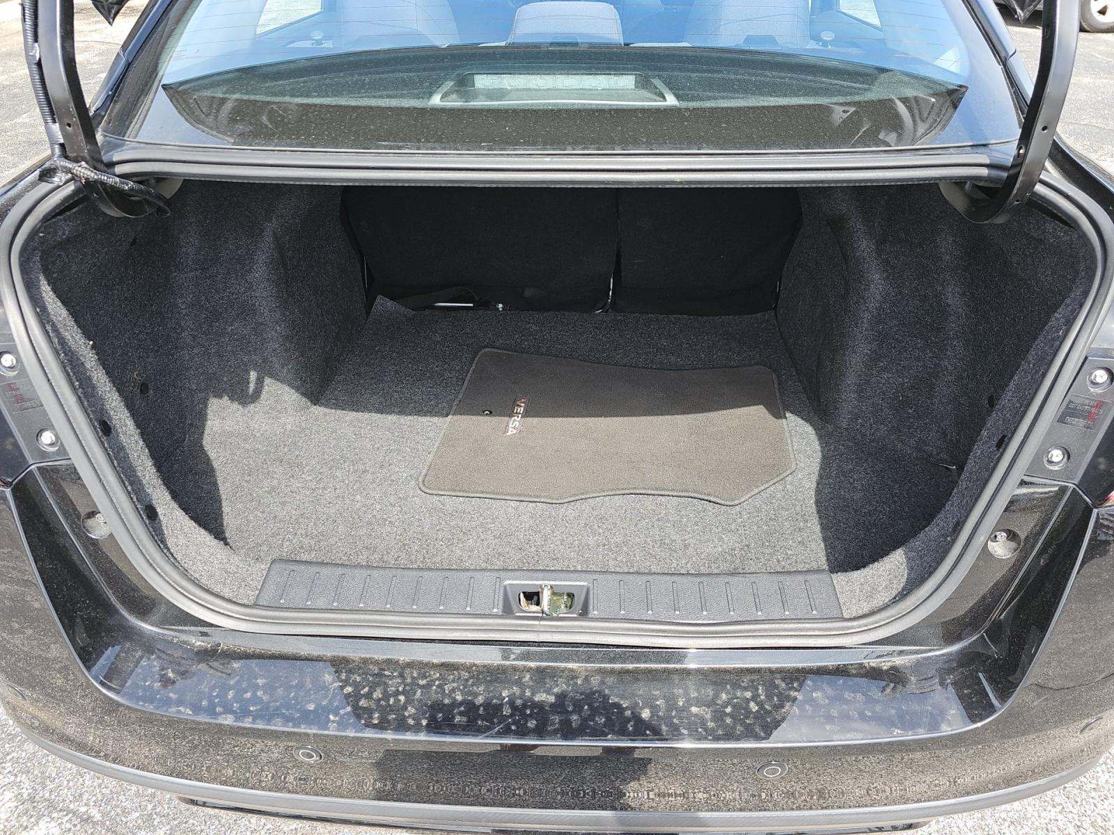 NISSAN VERSA - 10