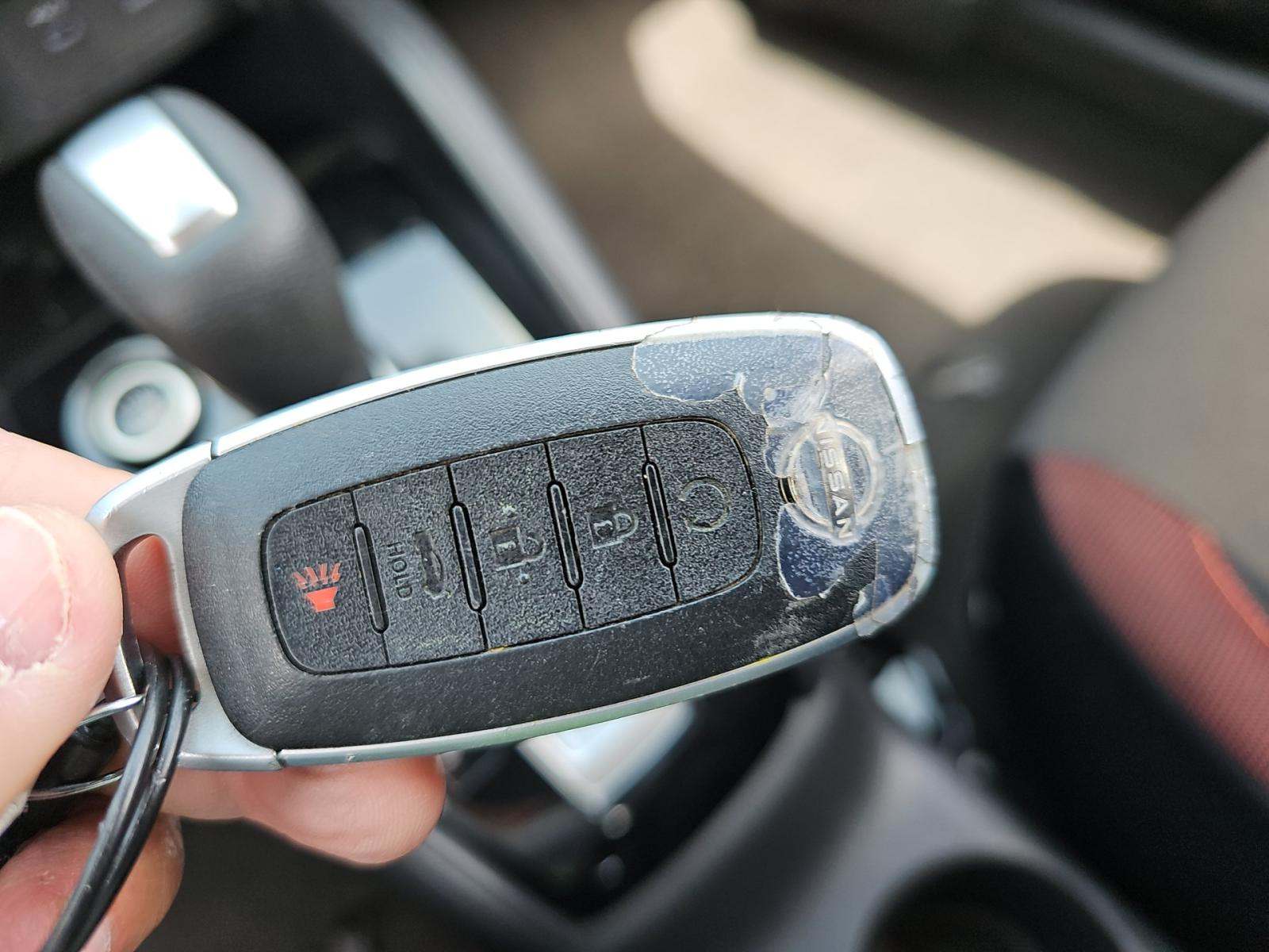 NISSAN VERSA - 4