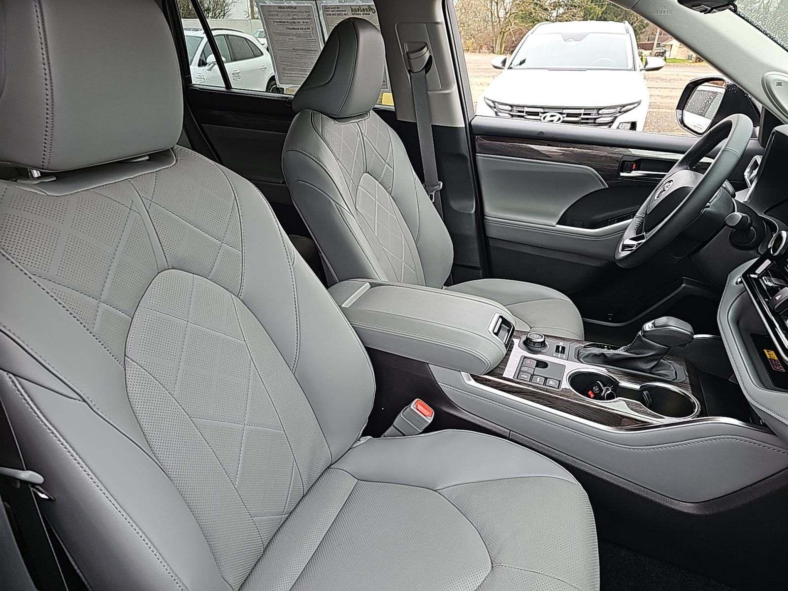 2025 Toyota Highlander Platinum AWD