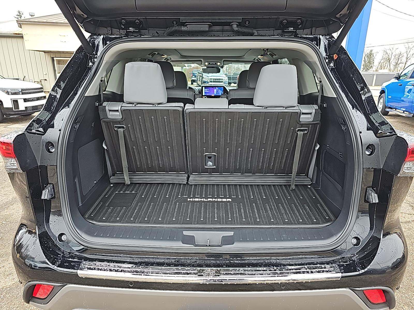 2025 Toyota Highlander Platinum AWD