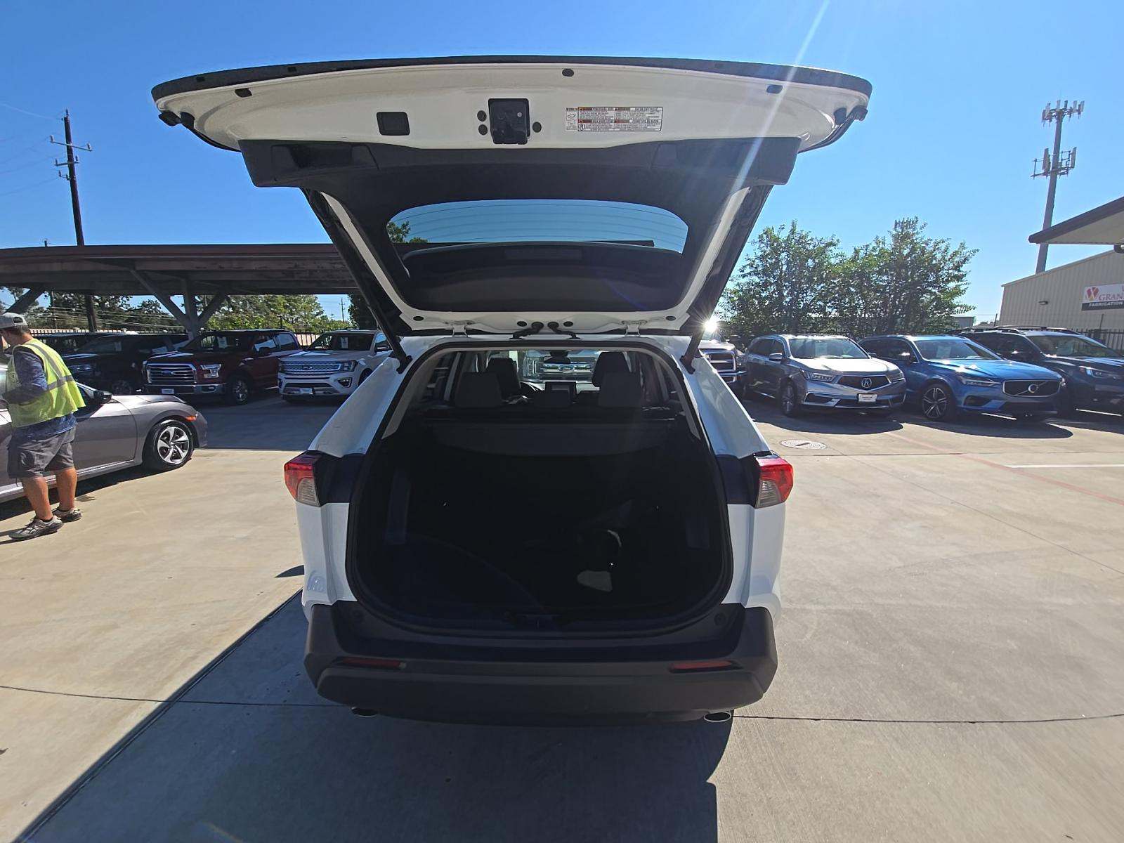 2020 Toyota RAV4 XLE FWD