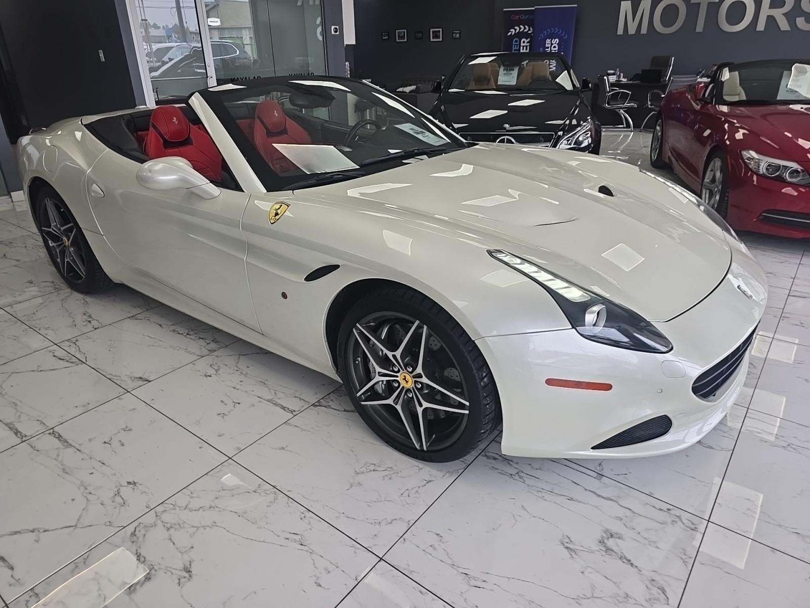 2015 Ferrari California Base RWD