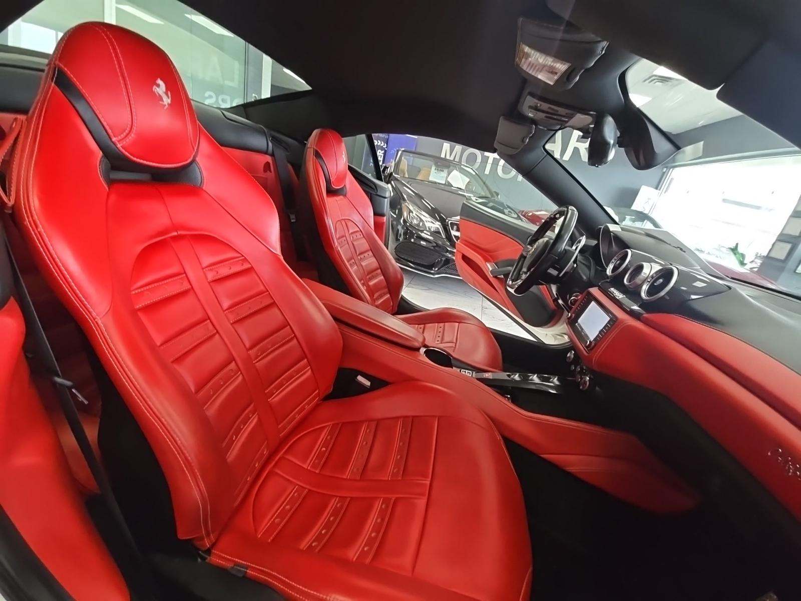 2015 Ferrari California Base RWD