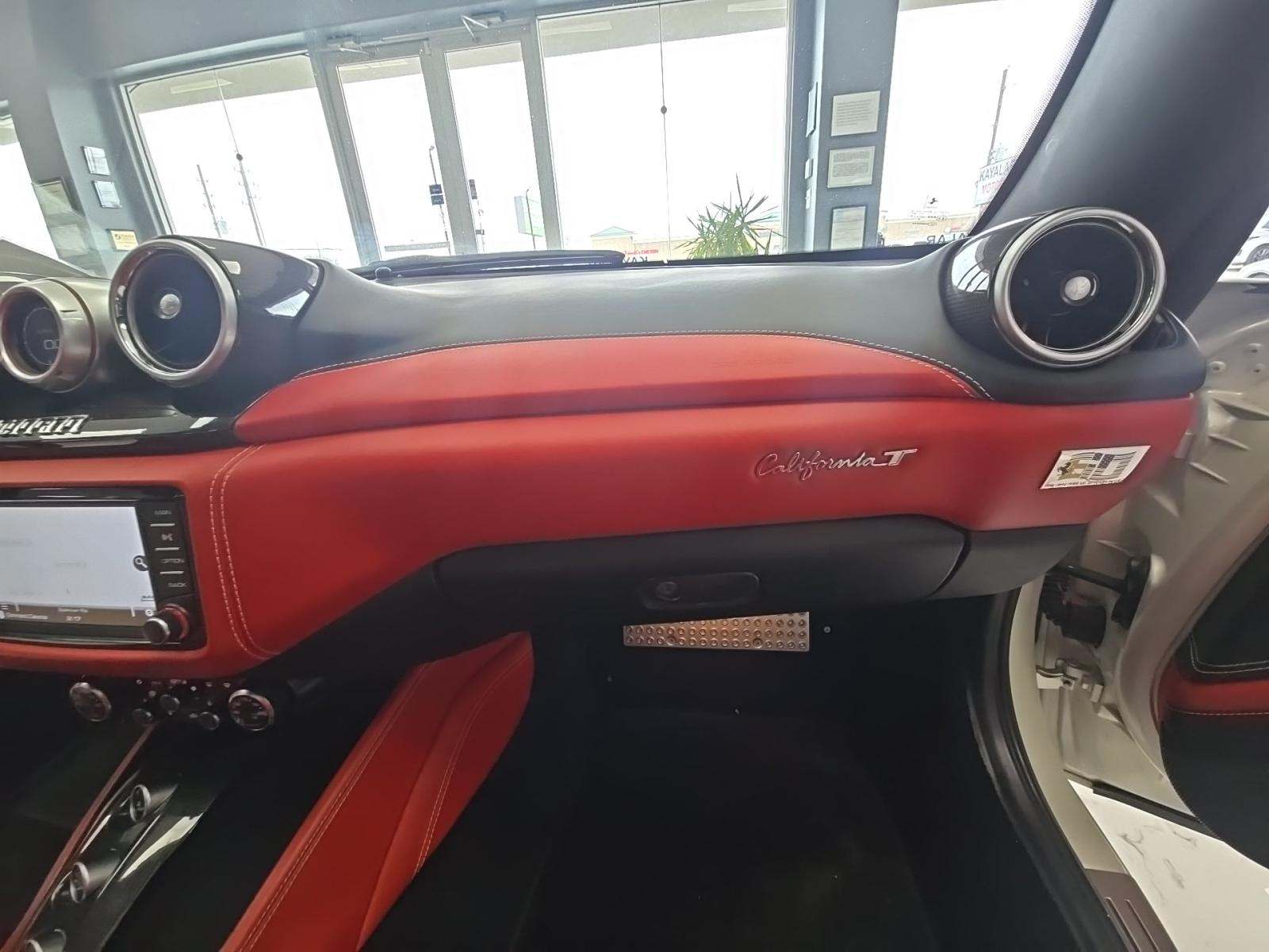 2015 Ferrari California Base RWD