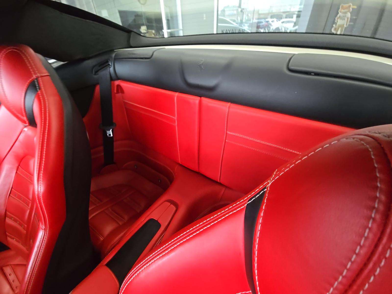 2015 Ferrari California Base RWD