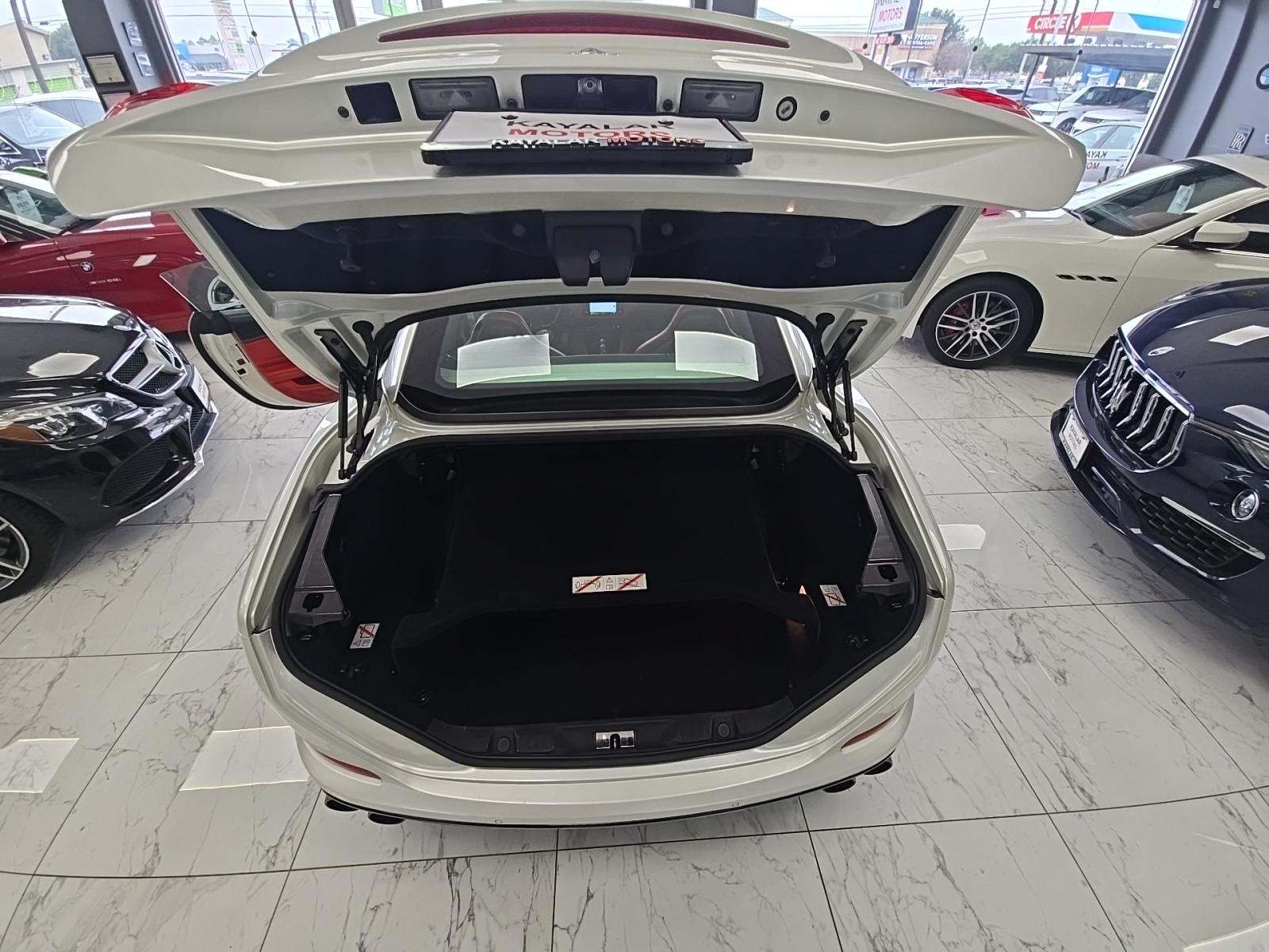 2015 Ferrari California Base RWD