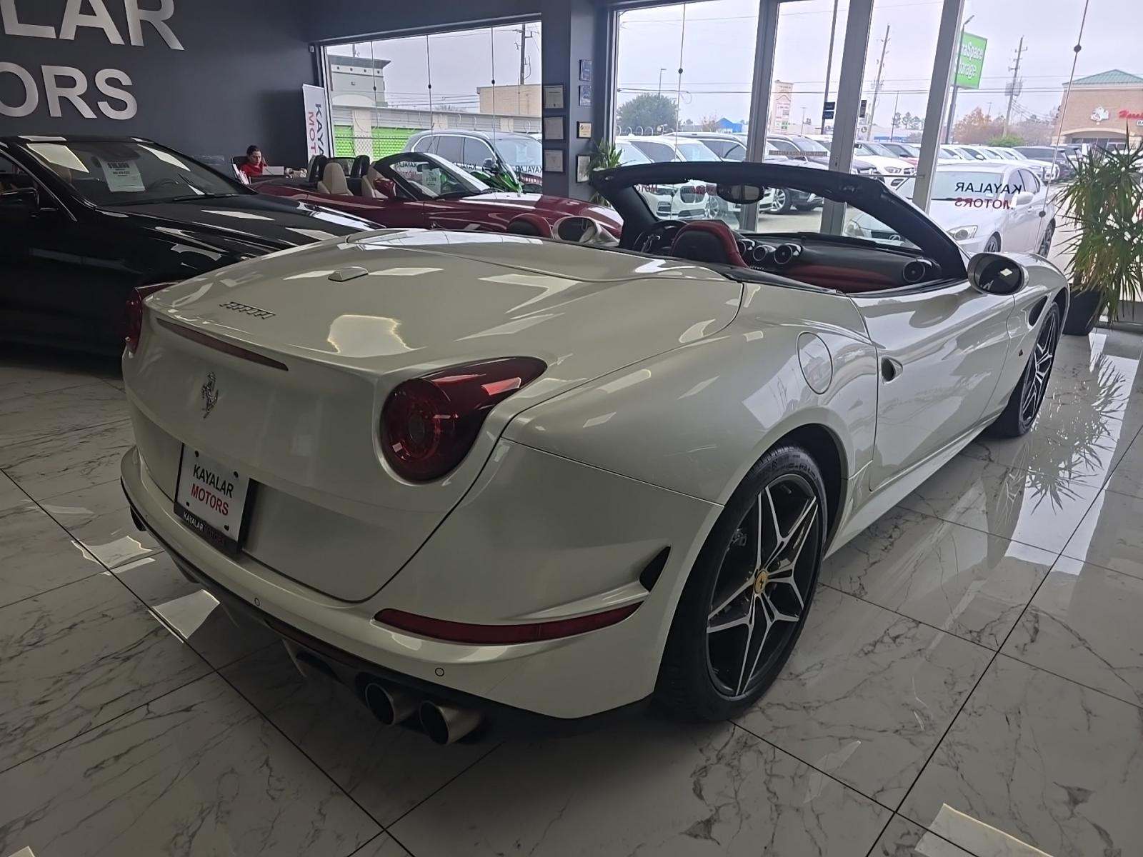 2015 Ferrari California Base RWD