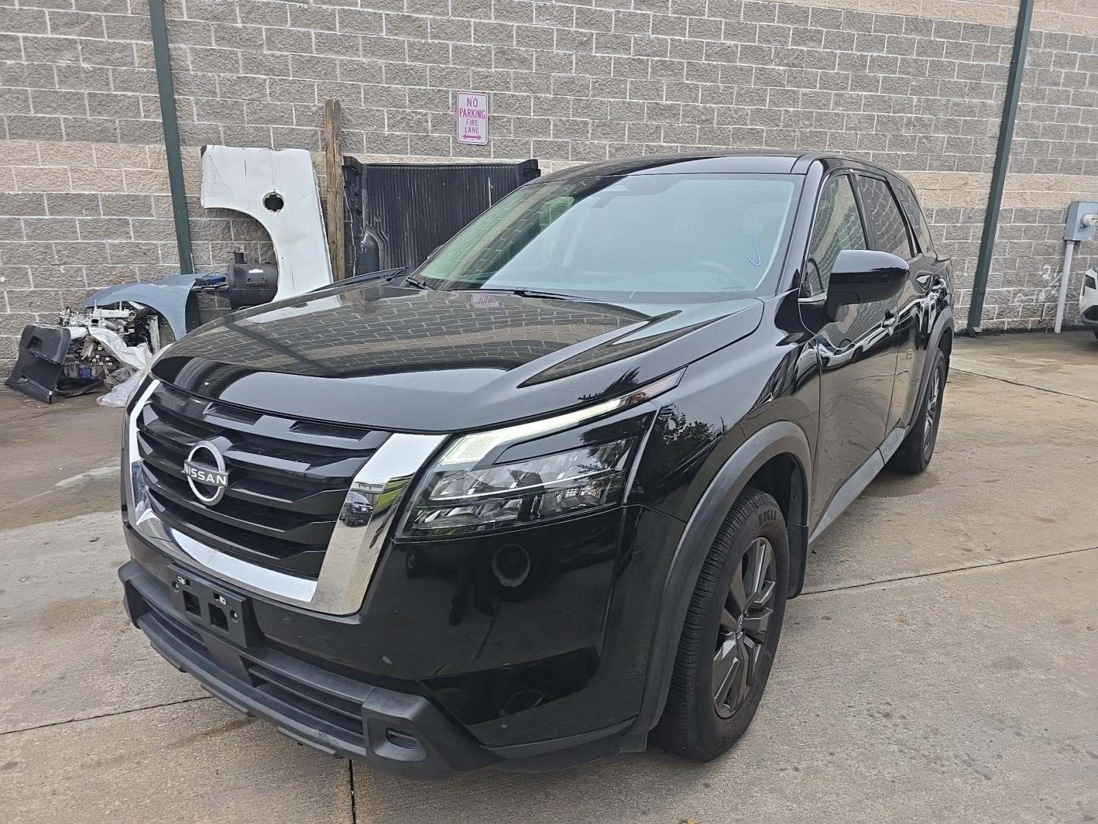 2023 Nissan Pathfinder S FWD