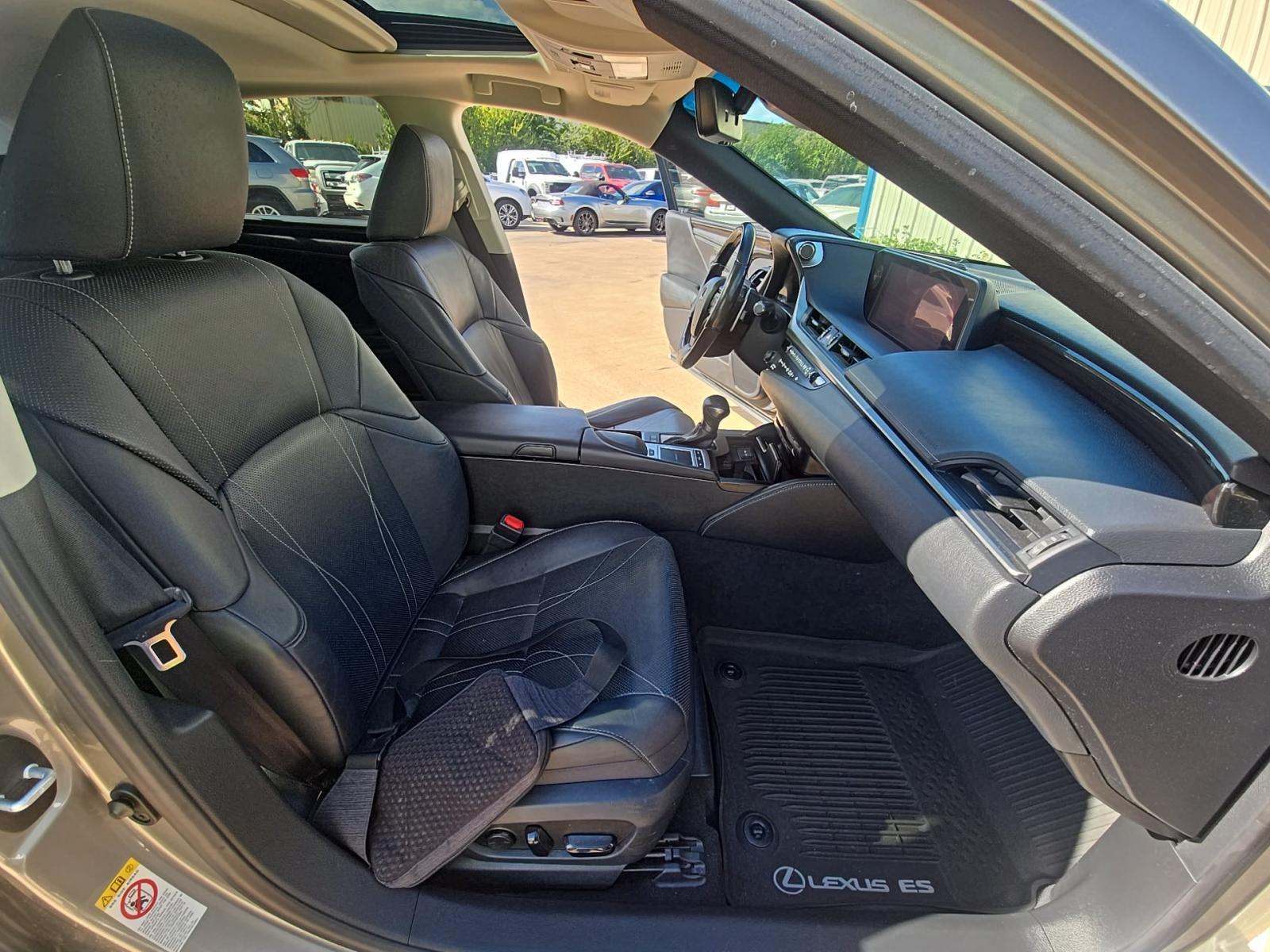 2019 Lexus ES ES 300h Luxury FWD