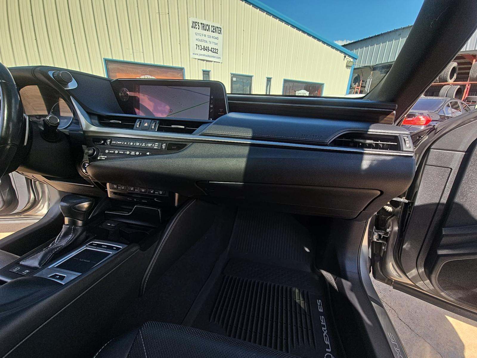 2019 Lexus ES ES 300h Luxury FWD