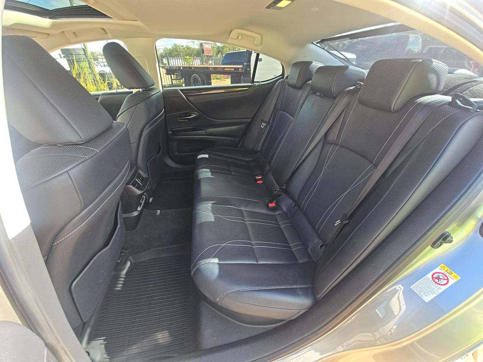 2019 Lexus ES ES 300h Luxury FWD