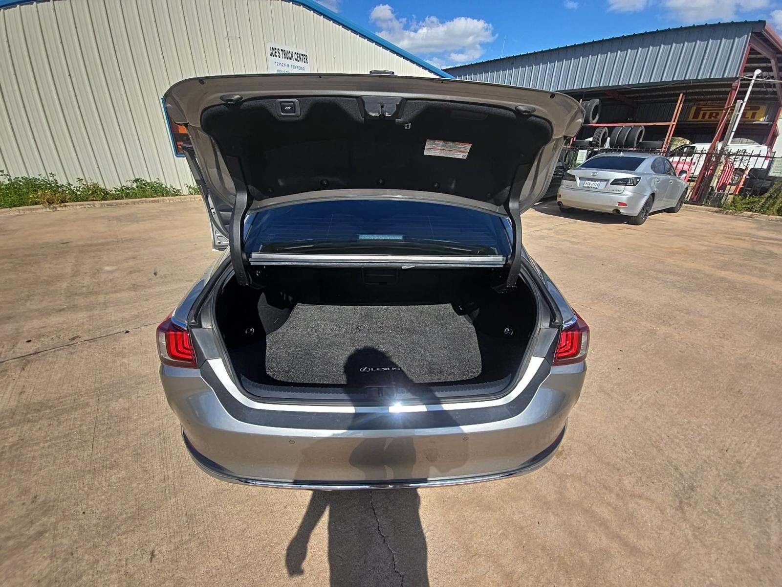 2019 Lexus ES ES 300h Luxury FWD