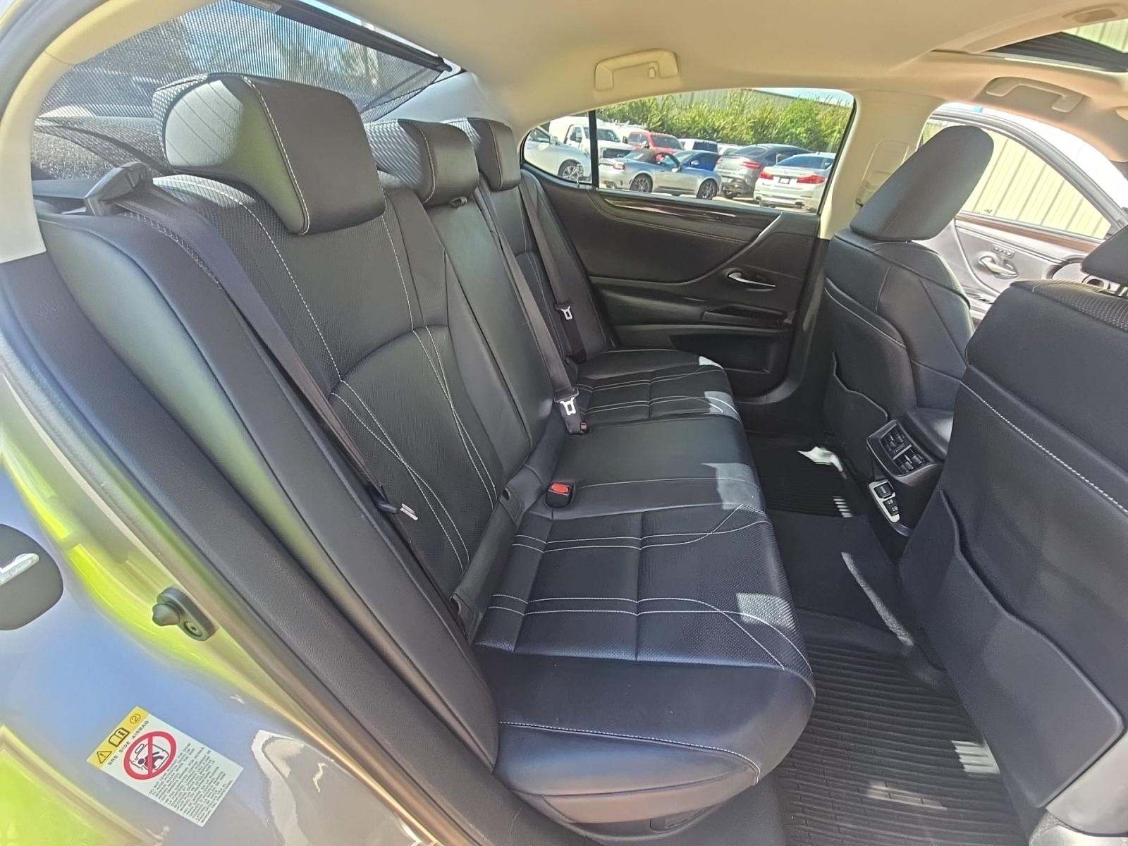 2019 Lexus ES ES 300h Luxury FWD