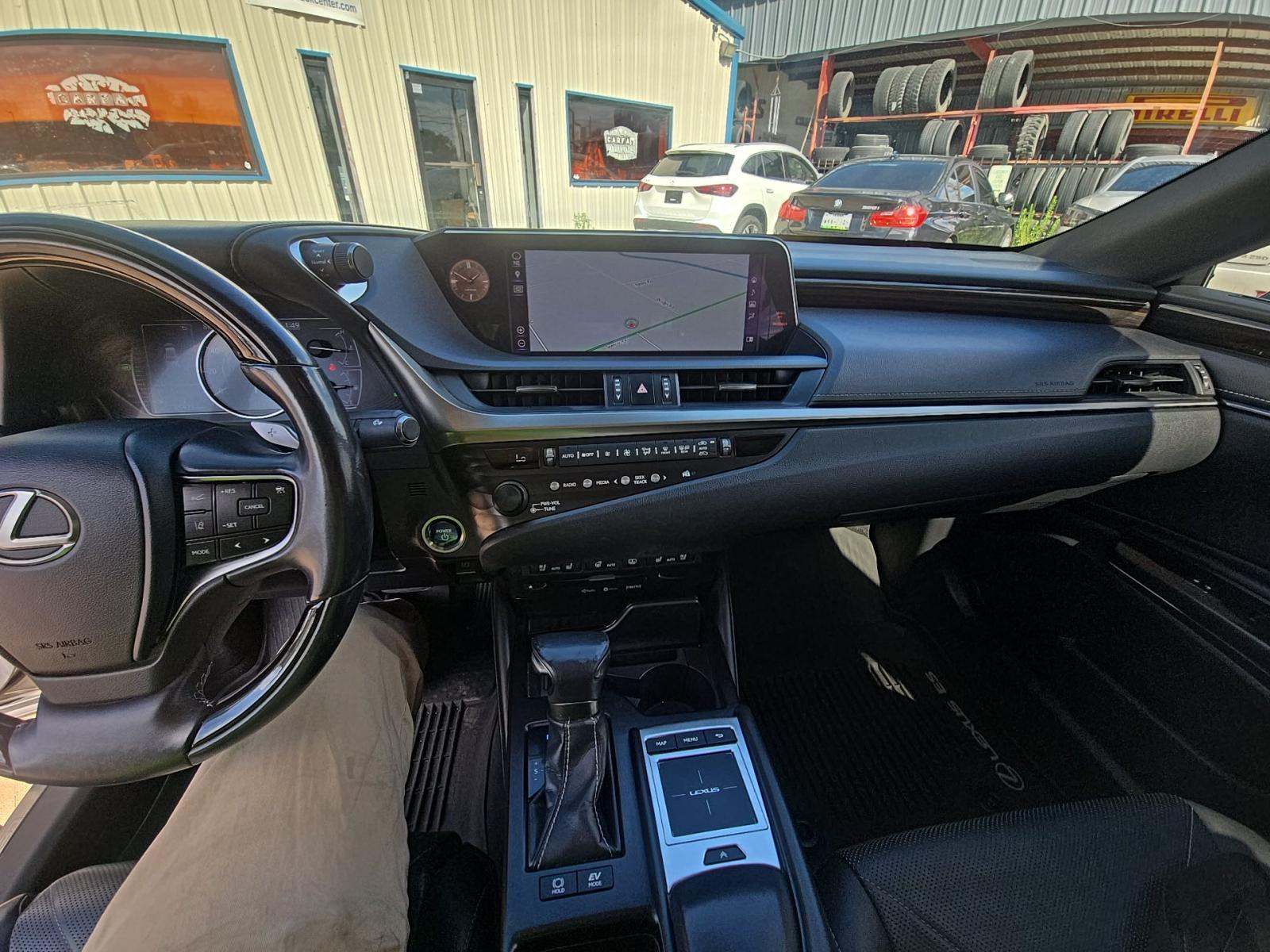 2019 Lexus ES ES 300h Luxury FWD