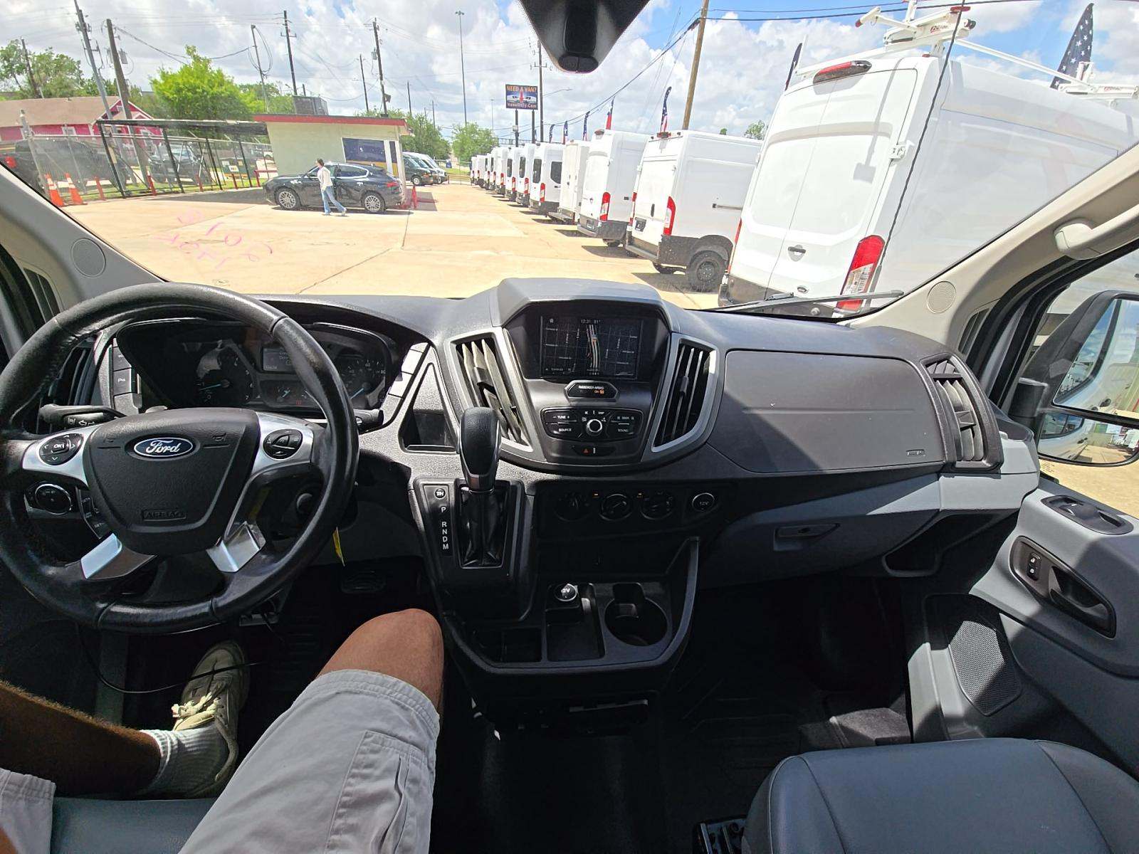 FORD TRANSIT 350 - 10