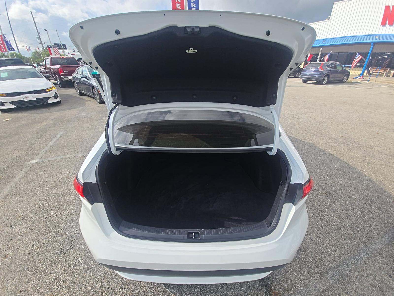 2022 Toyota Corolla LE FWD