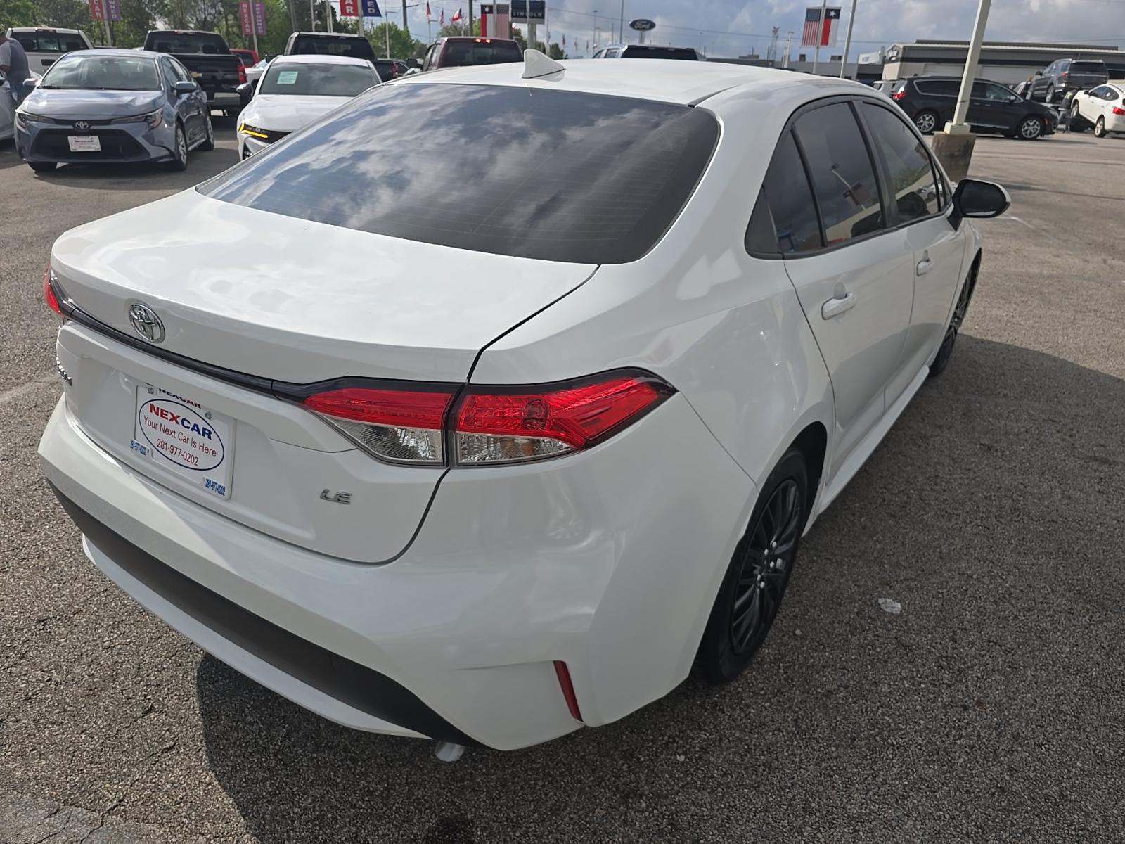 2022 Toyota Corolla LE FWD
