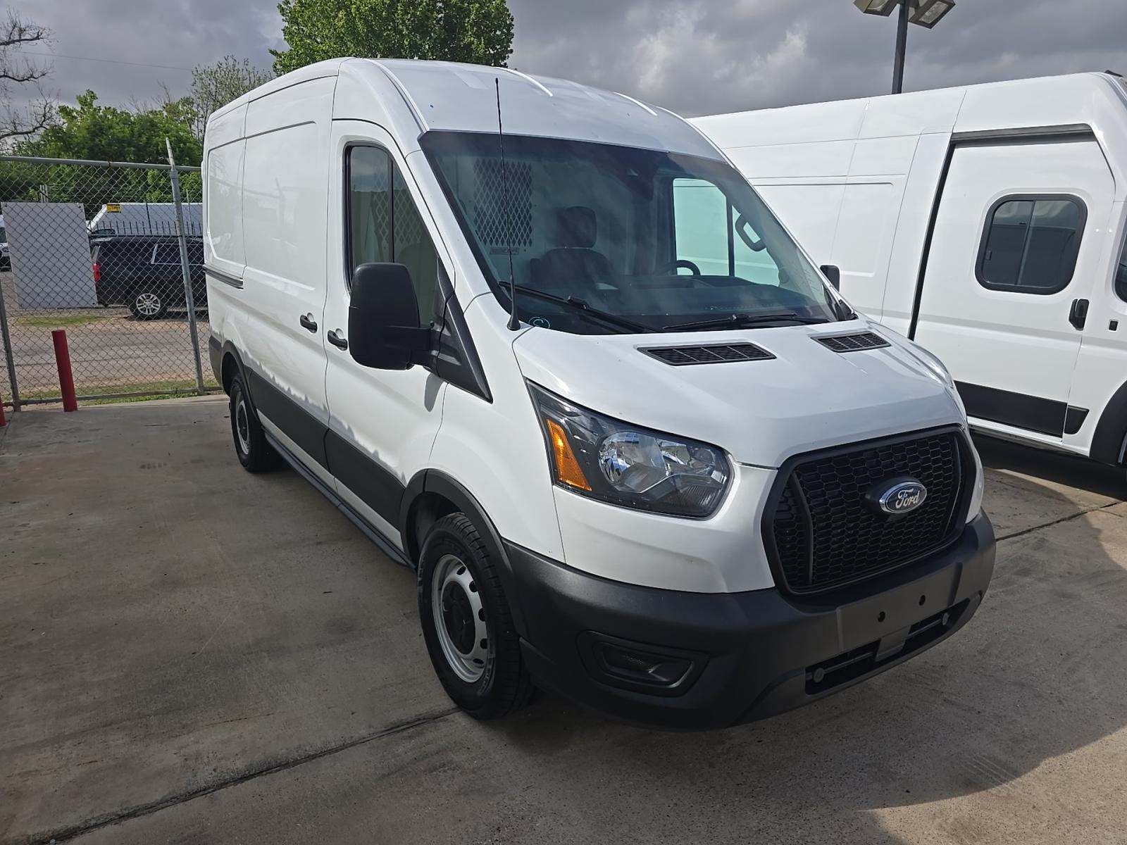 FORD TRANSIT 150 - 4