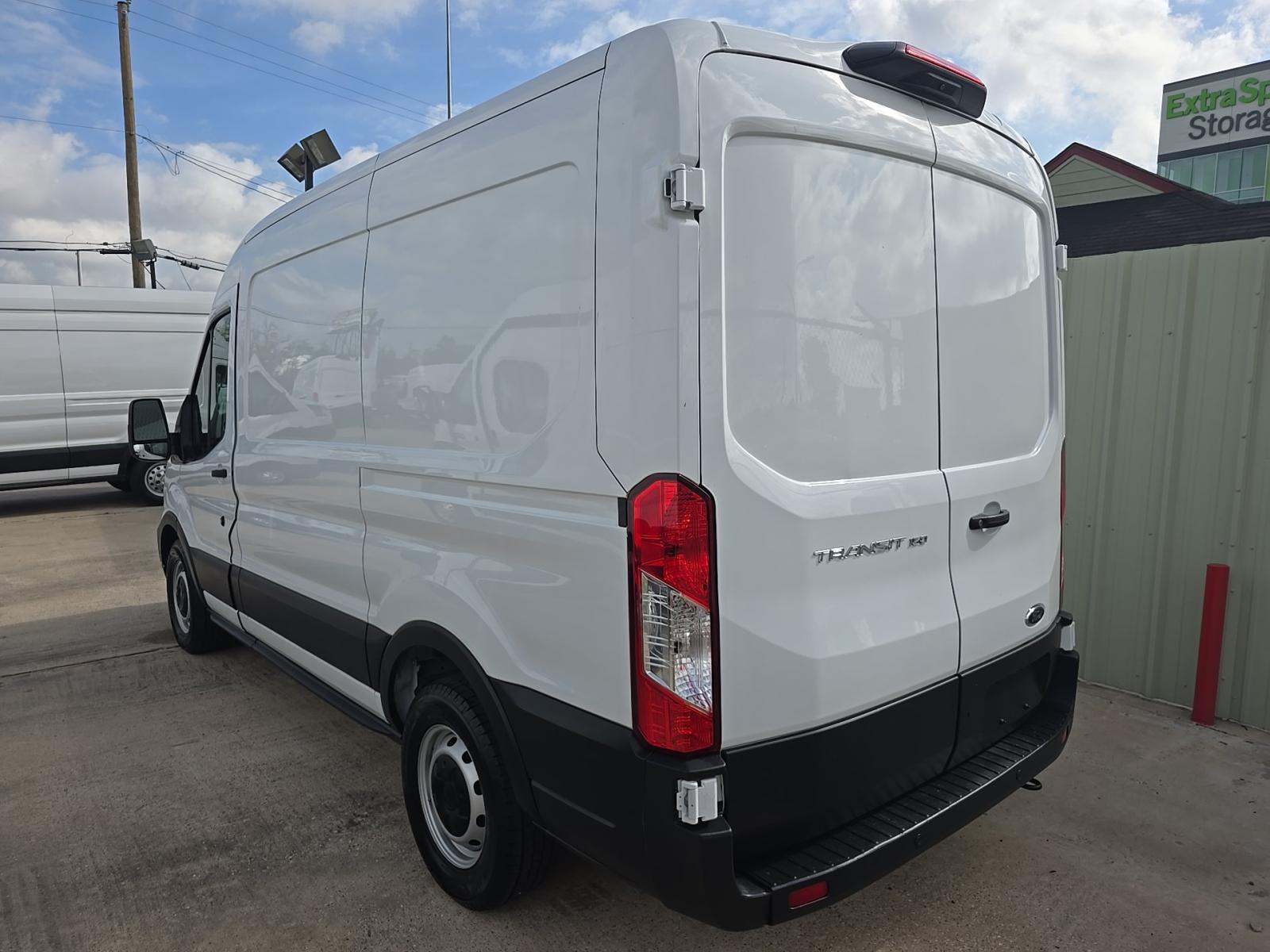 FORD TRANSIT 150 - 2