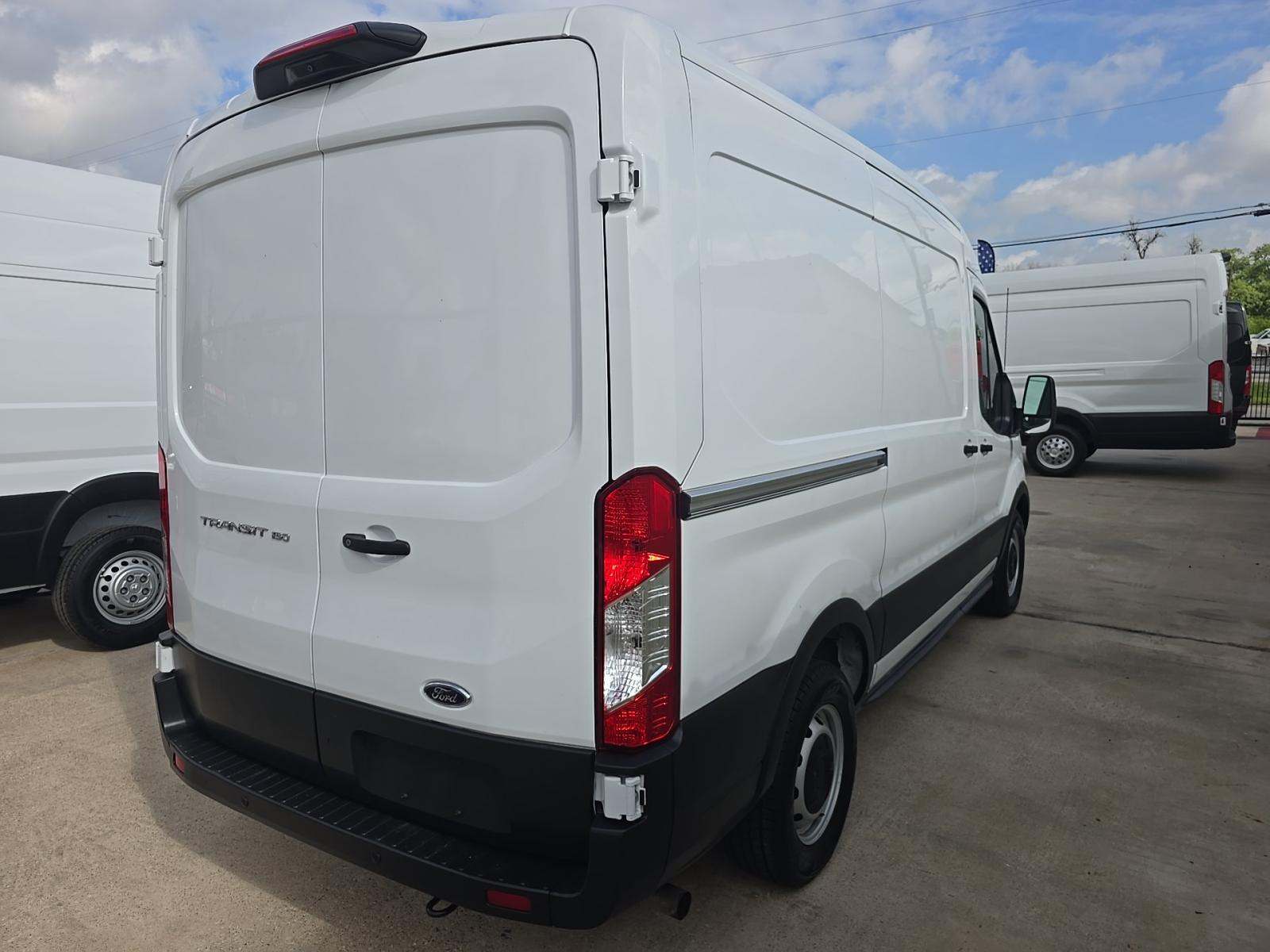FORD TRANSIT 150 - 3