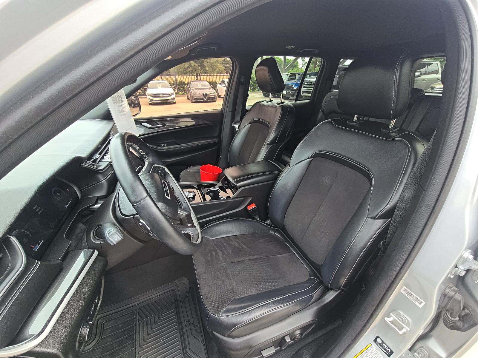 2022 Jeep Grand Cherokee Altitude AWD