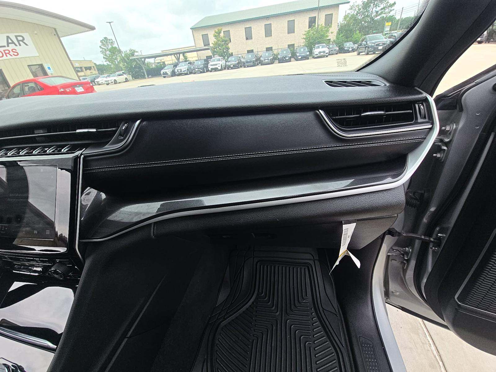 2022 Jeep Grand Cherokee Altitude AWD