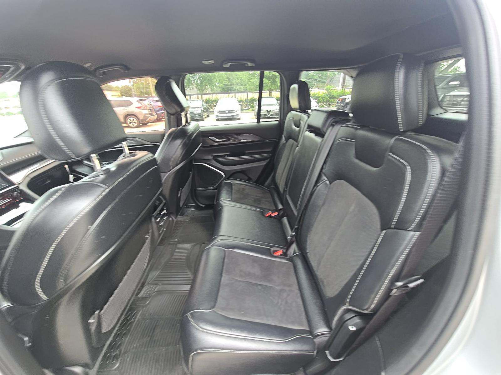 2022 Jeep Grand Cherokee Altitude AWD