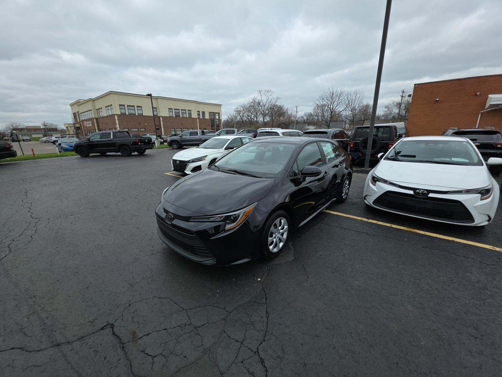 2025 Toyota Corolla LE FWD