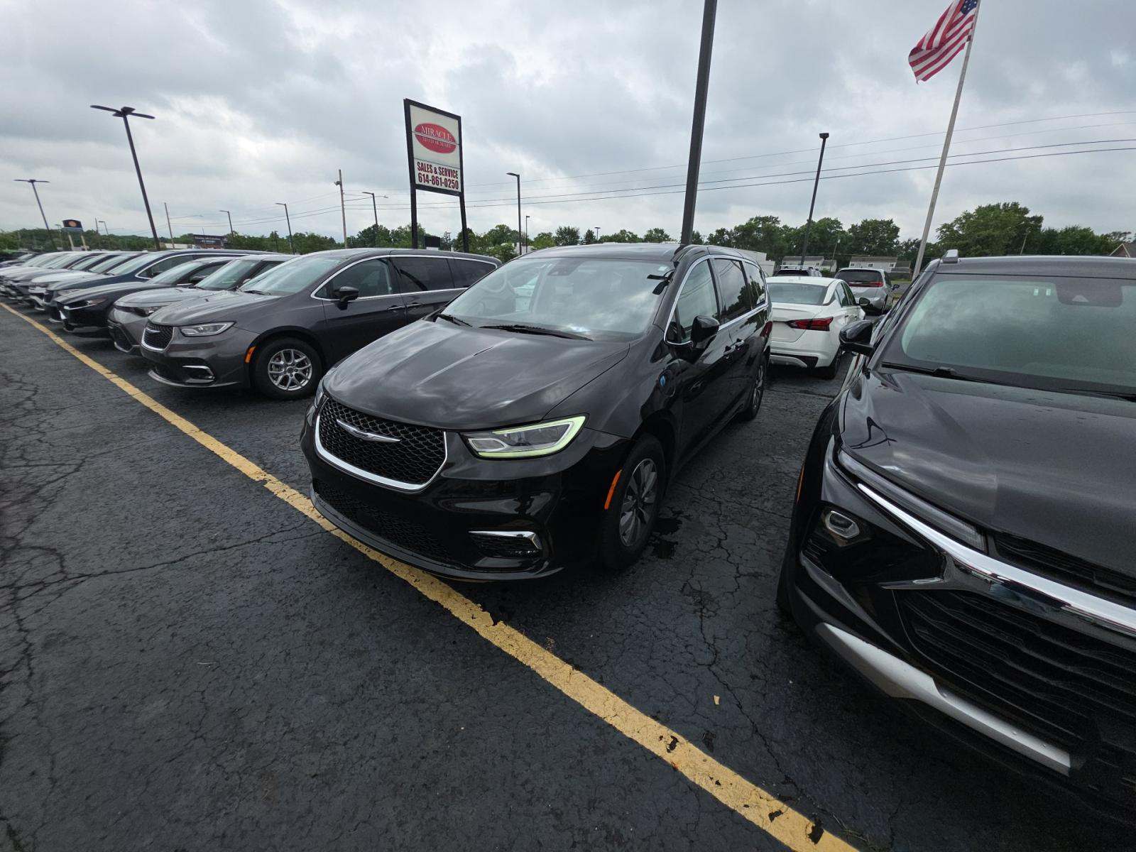 2024 Chrysler Pacifica Hybrid Select FWD