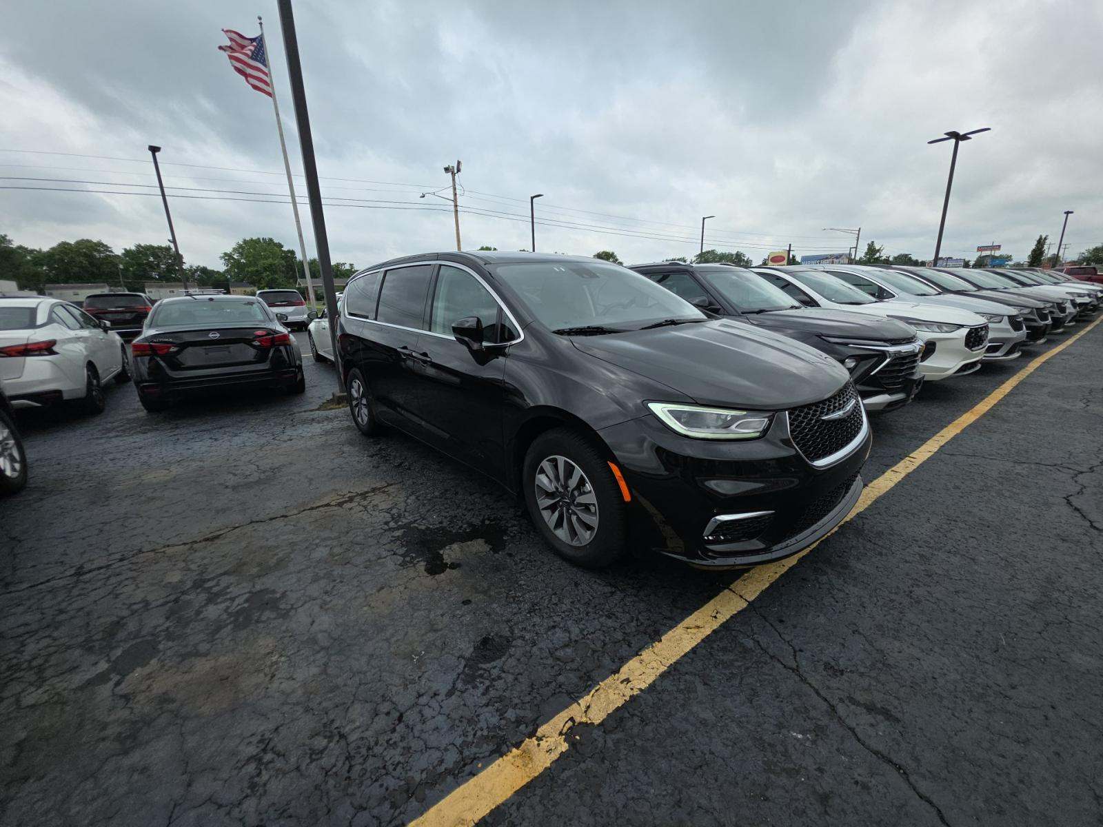 2024 Chrysler Pacifica Hybrid Select FWD