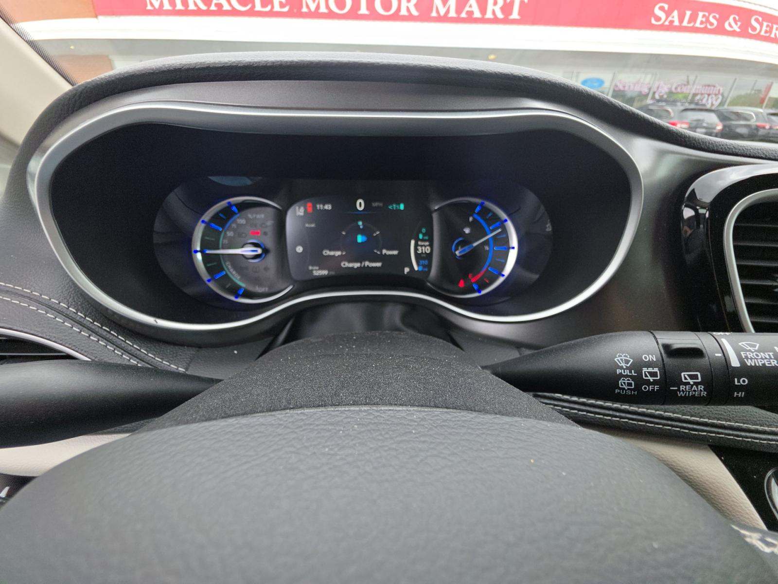 2024 Chrysler Pacifica Hybrid Select FWD