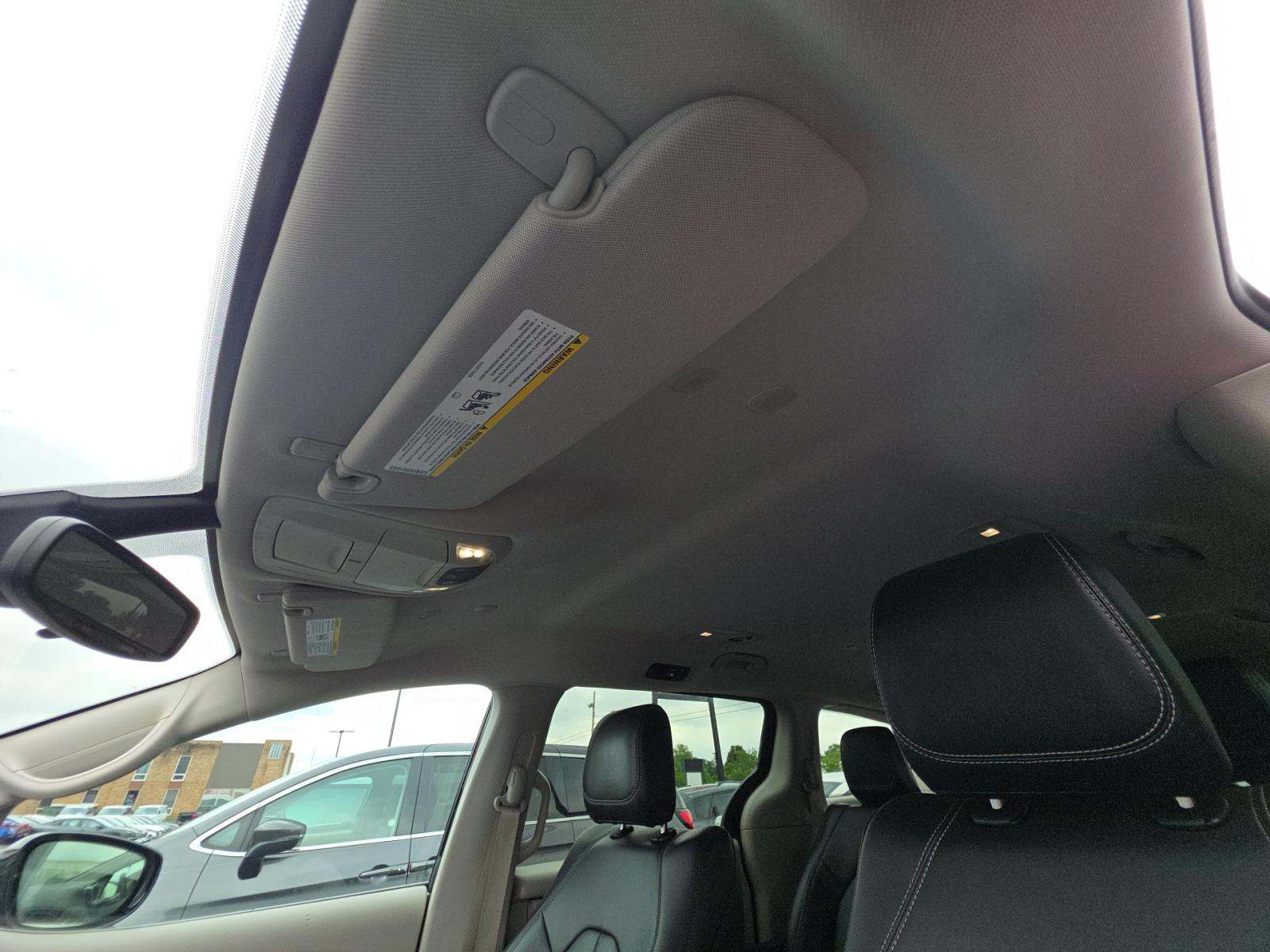 2024 Chrysler Pacifica Hybrid Select FWD