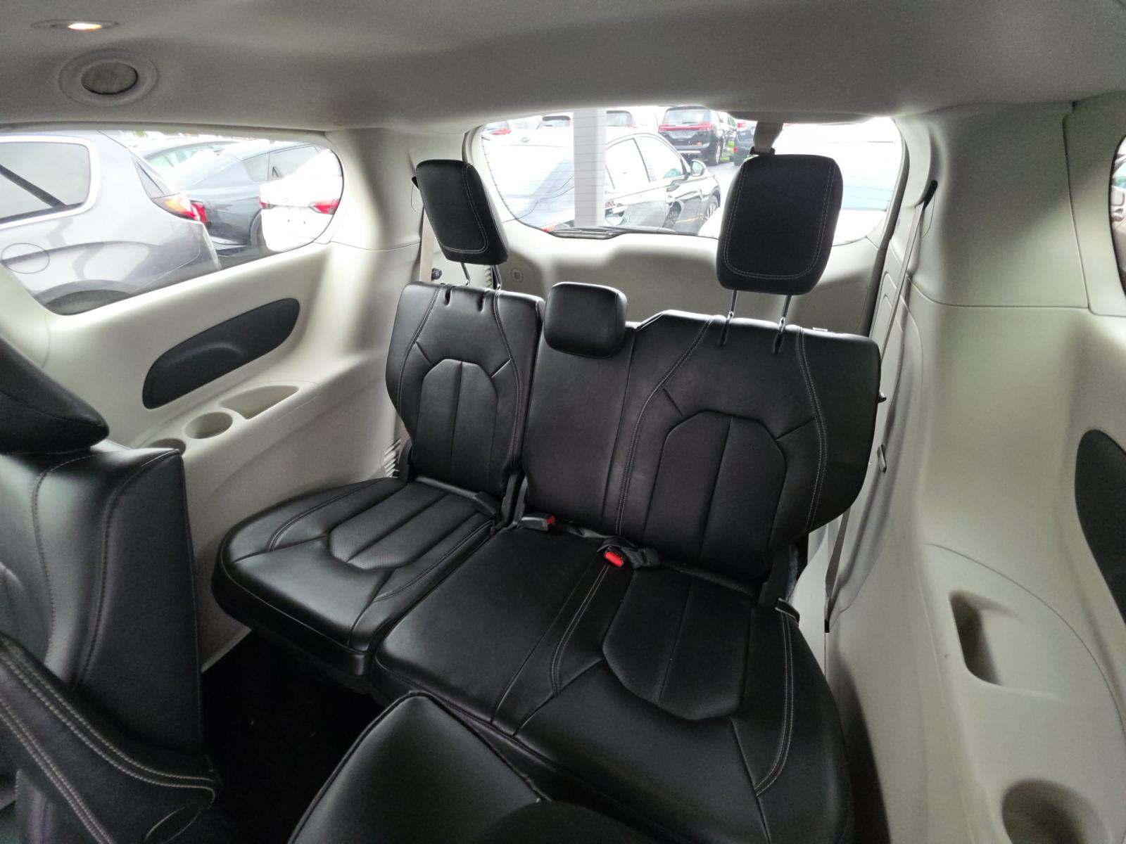 2024 Chrysler Pacifica Hybrid Select FWD