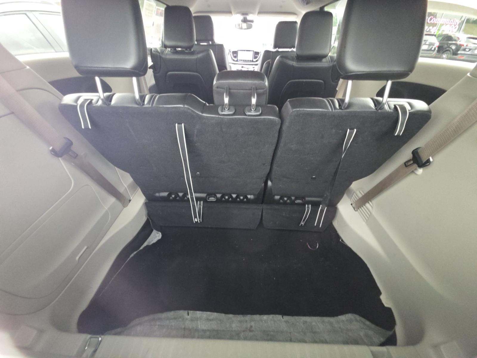 2024 Chrysler Pacifica Hybrid Select FWD