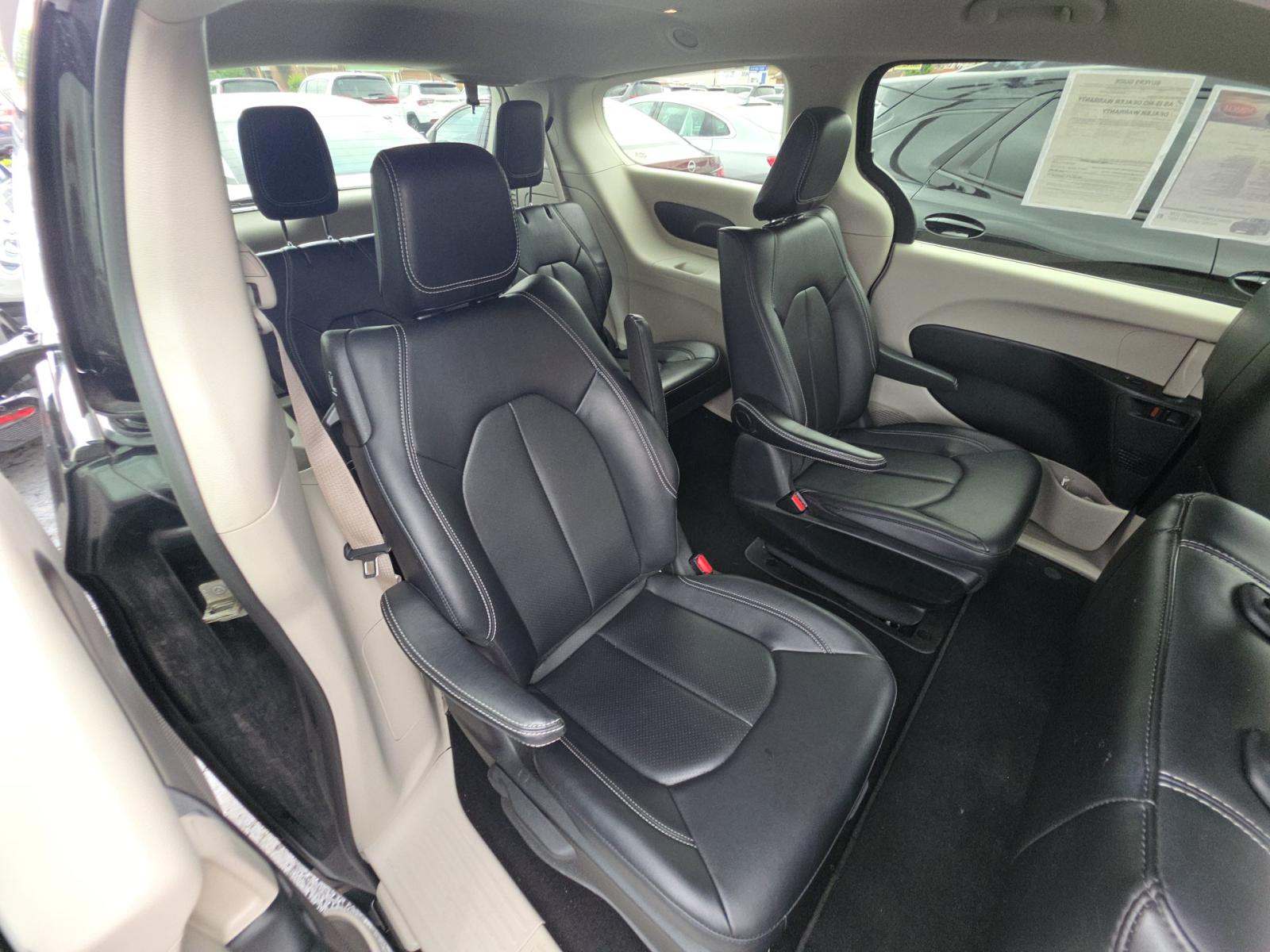 2024 Chrysler Pacifica Hybrid Select FWD