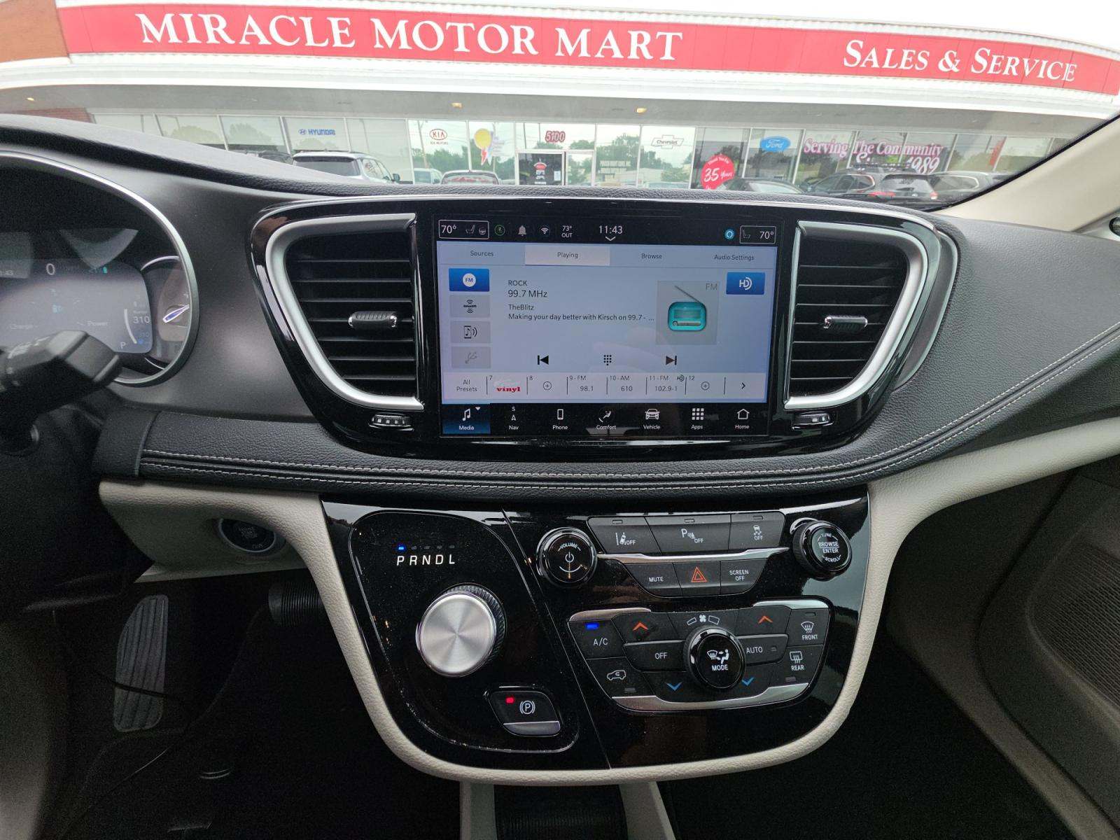 2024 Chrysler Pacifica Hybrid Select FWD