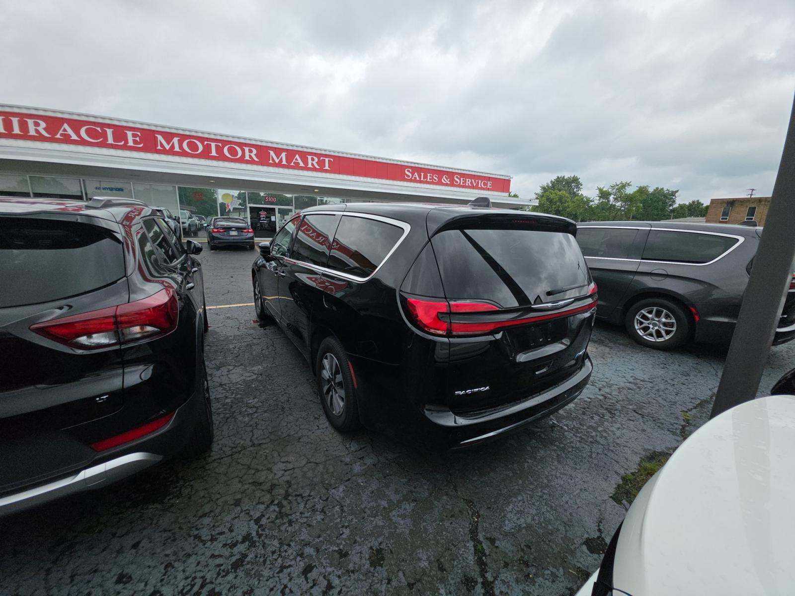 2024 Chrysler Pacifica Hybrid Select FWD