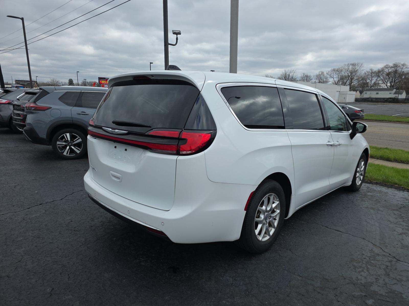 2023 Chrysler Pacifica Touring L FWD