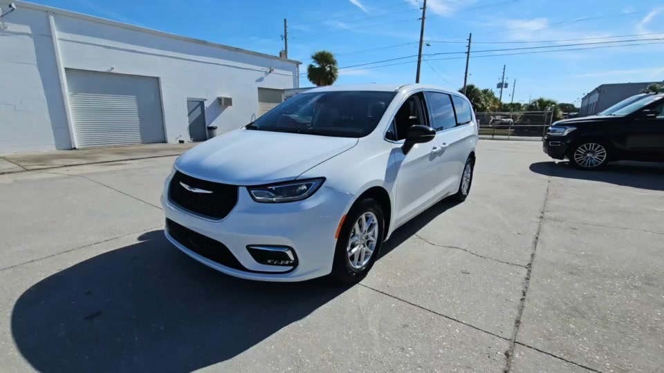 2024 Chrysler Pacifica Touring L 121.6