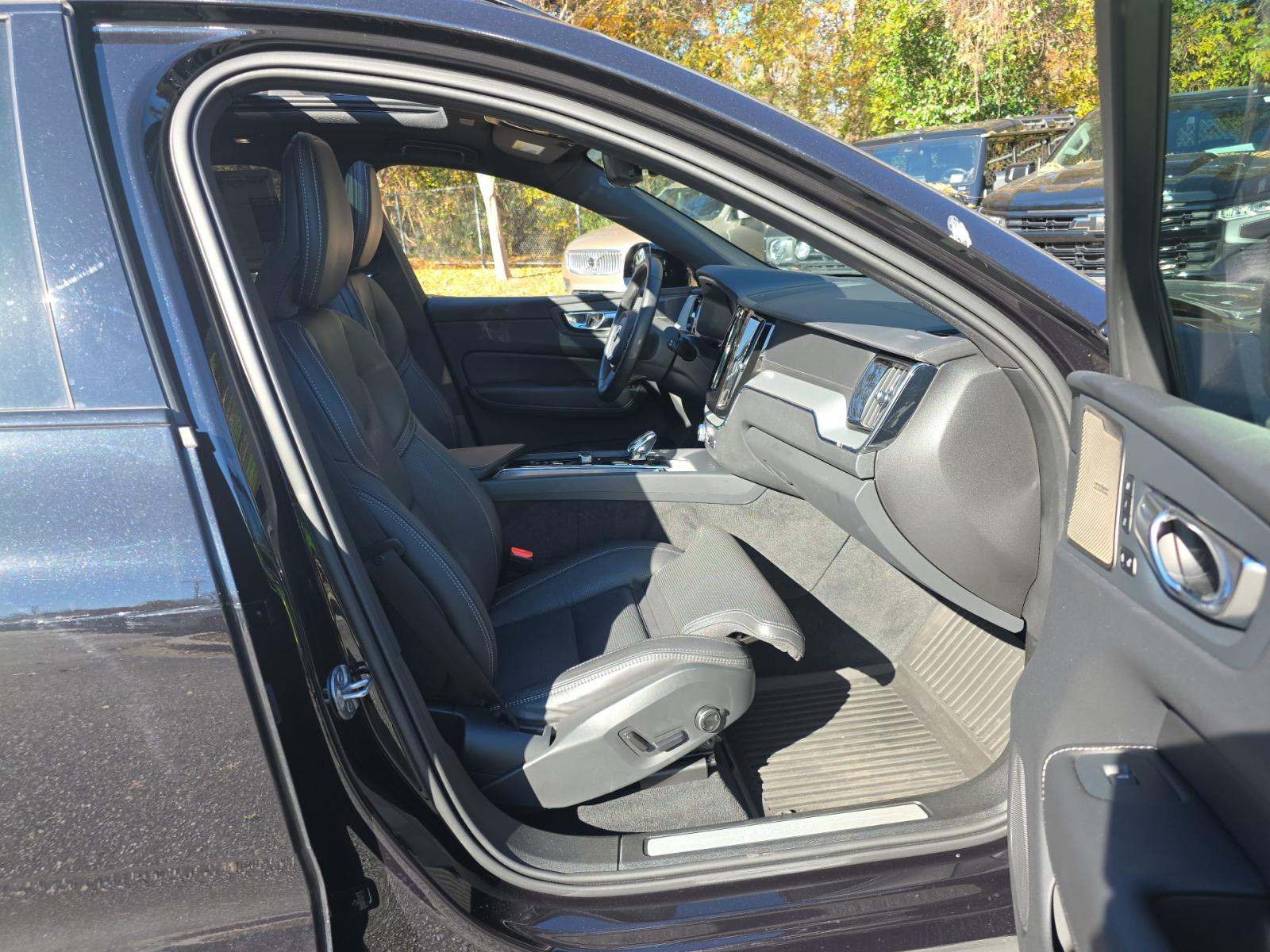 2024 Volvo XC60 Recharge T8 Ultimate Black Edition AWD