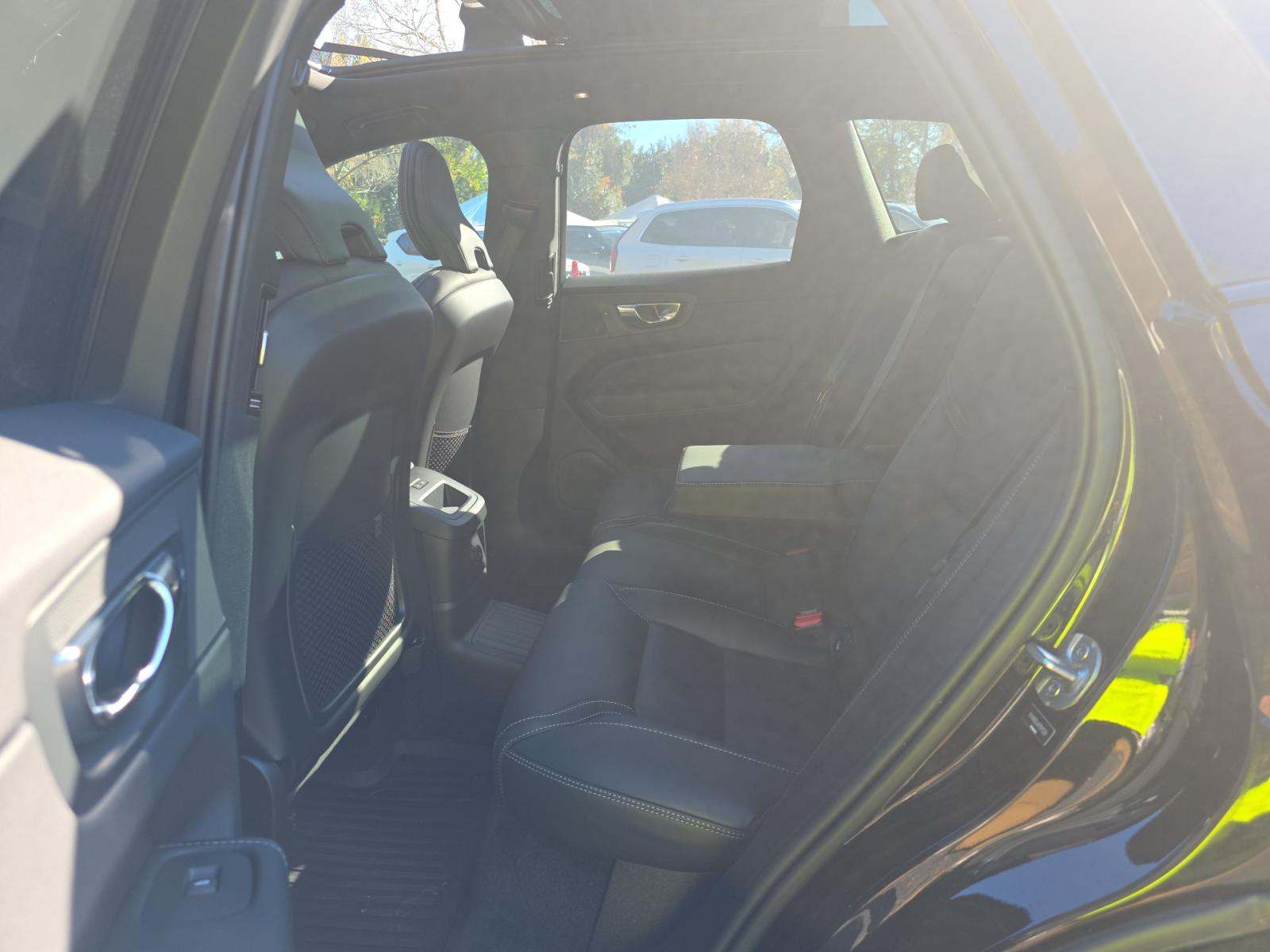 2024 Volvo XC60 Recharge T8 Ultimate Black Edition AWD