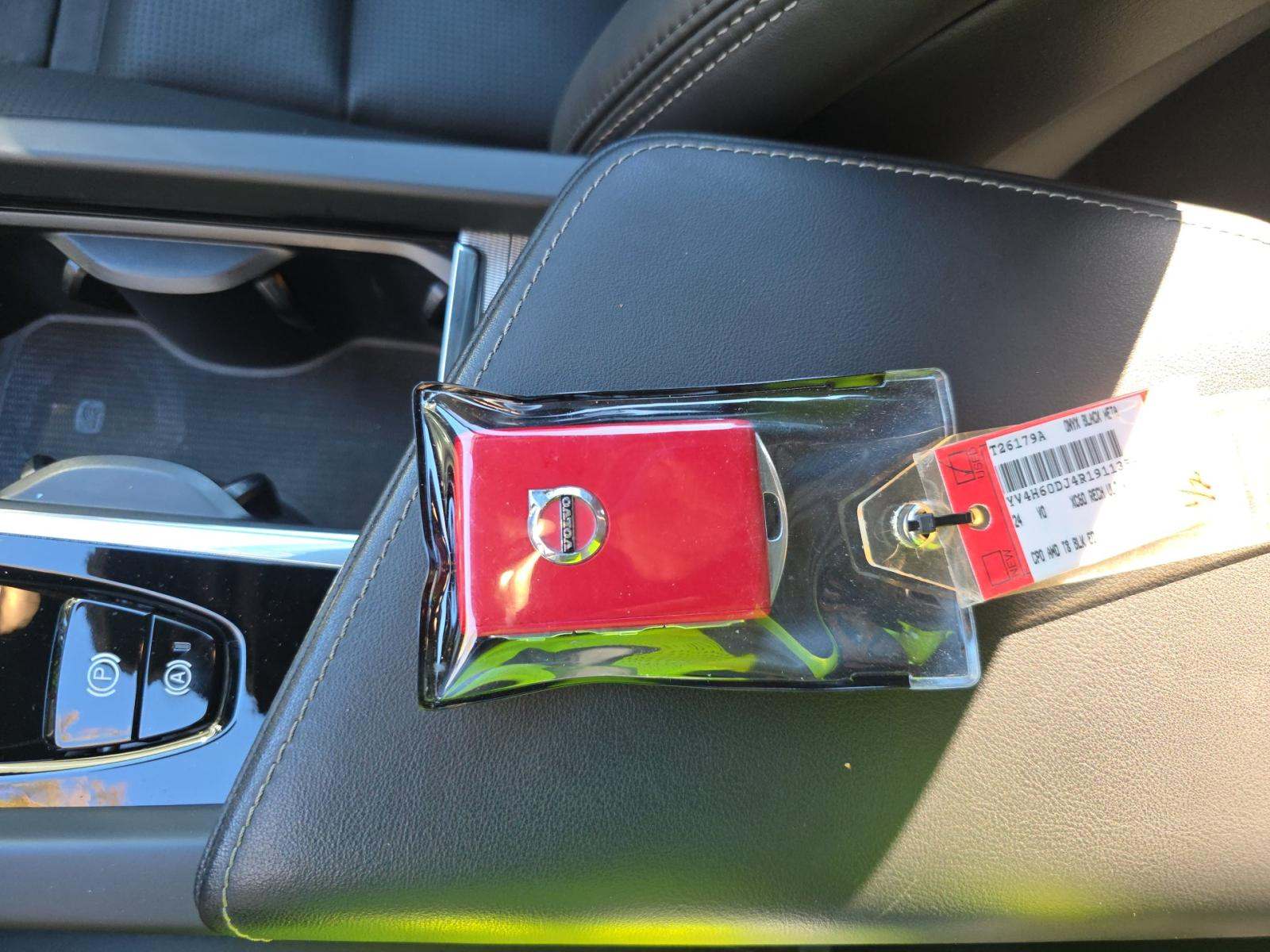 2024 Volvo XC60 Recharge T8 Ultimate Black Edition AWD