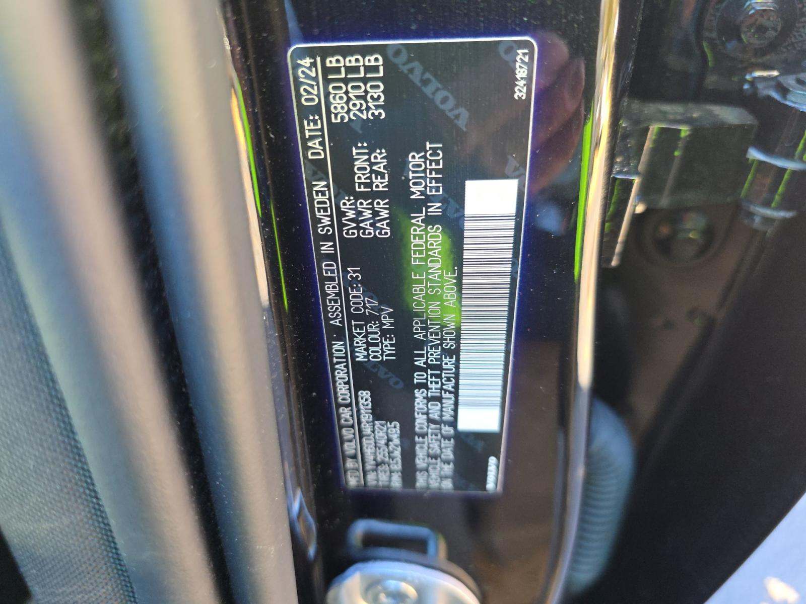 2024 Volvo XC60 Recharge T8 Ultimate Black Edition AWD