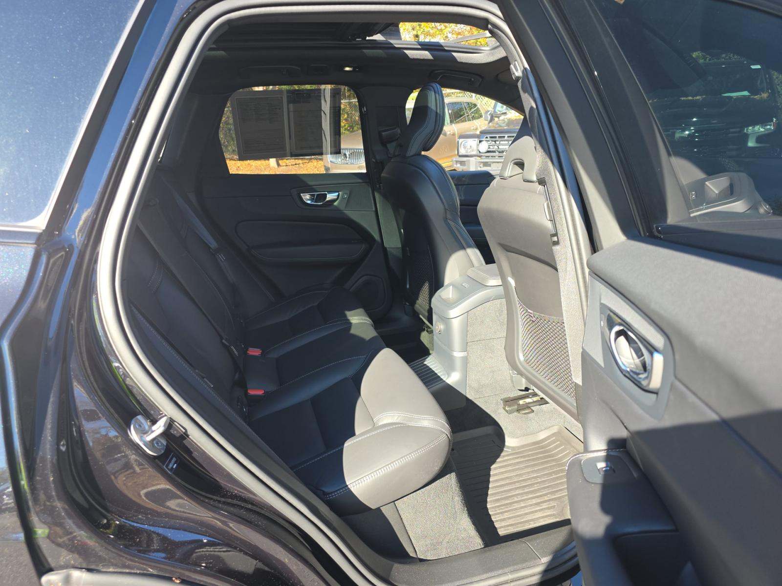 2024 Volvo XC60 Recharge T8 Ultimate Black Edition AWD