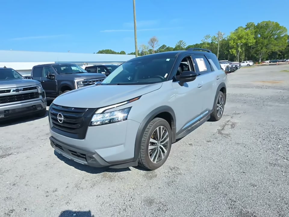 2023 Nissan Pathfinder Platinum FWD