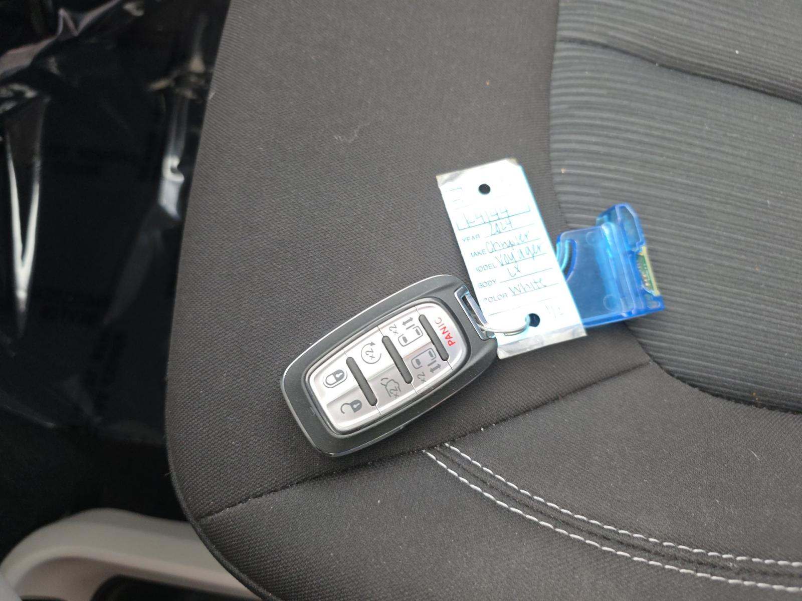 CHRYSLER VOYAGER - 4