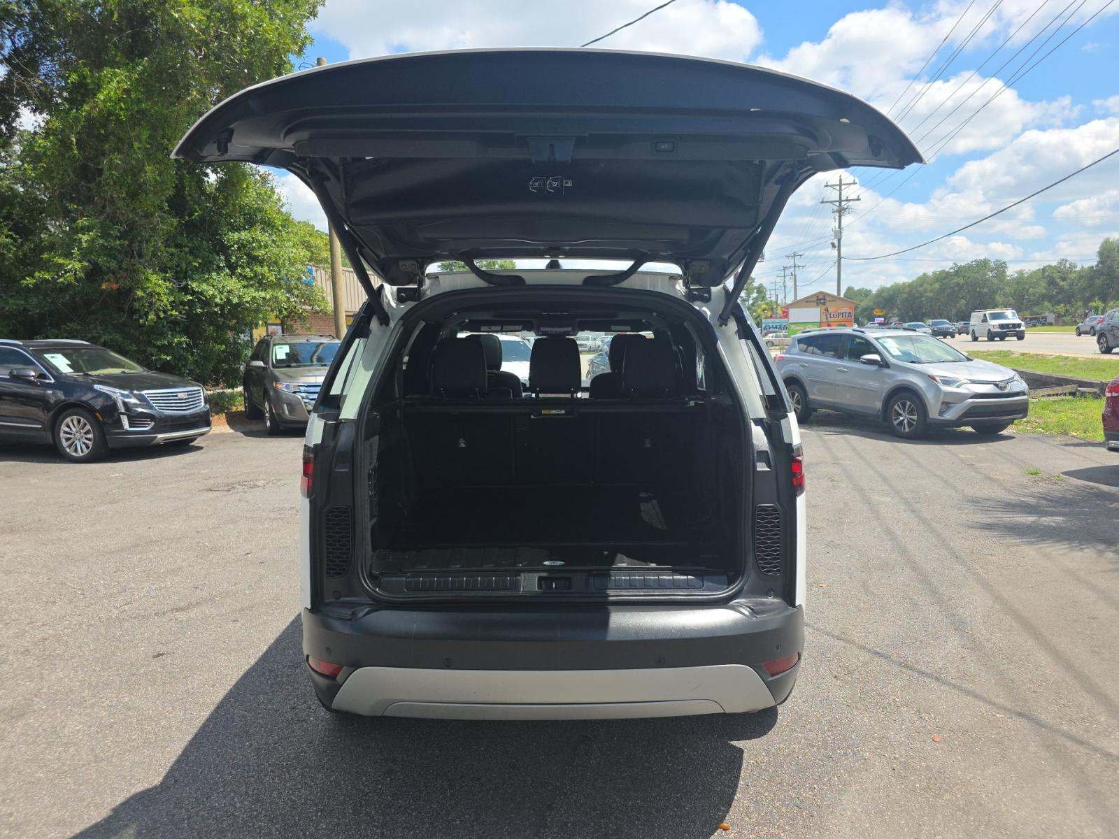 2022 Land Rover Discovery S AWD