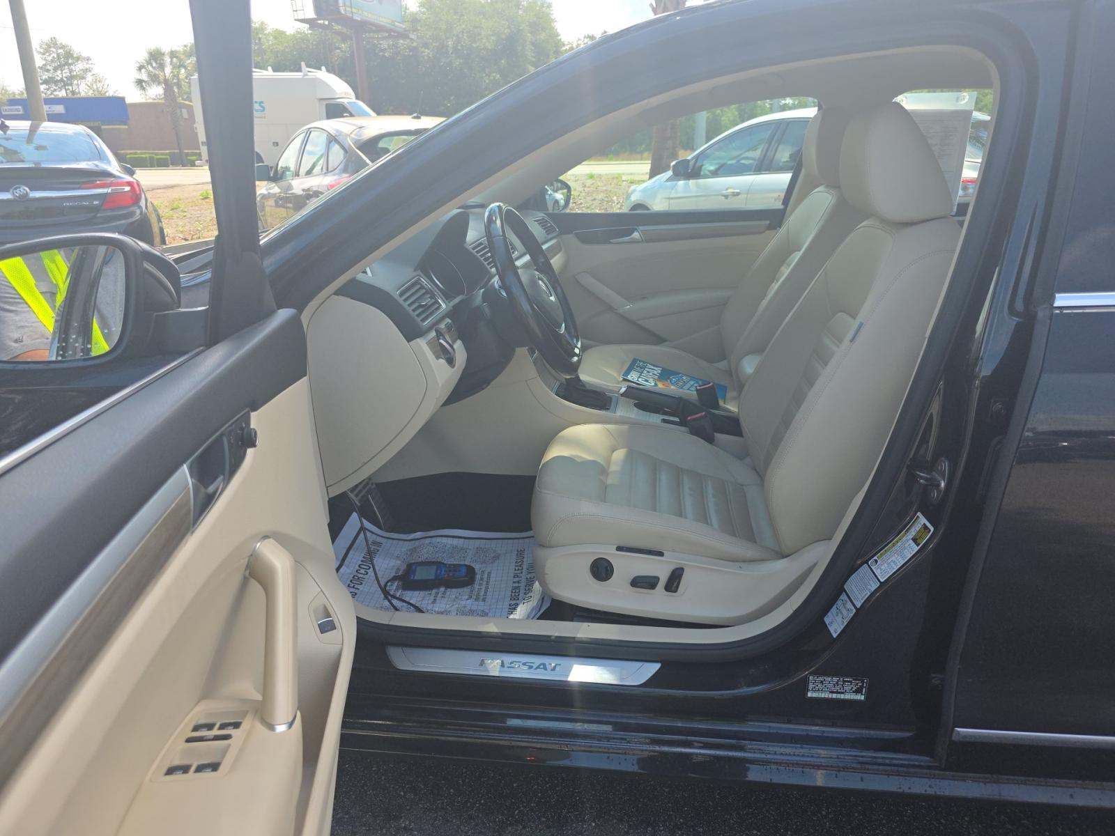 2017 Volkswagen Passat 1.8T SEL Premium FWD